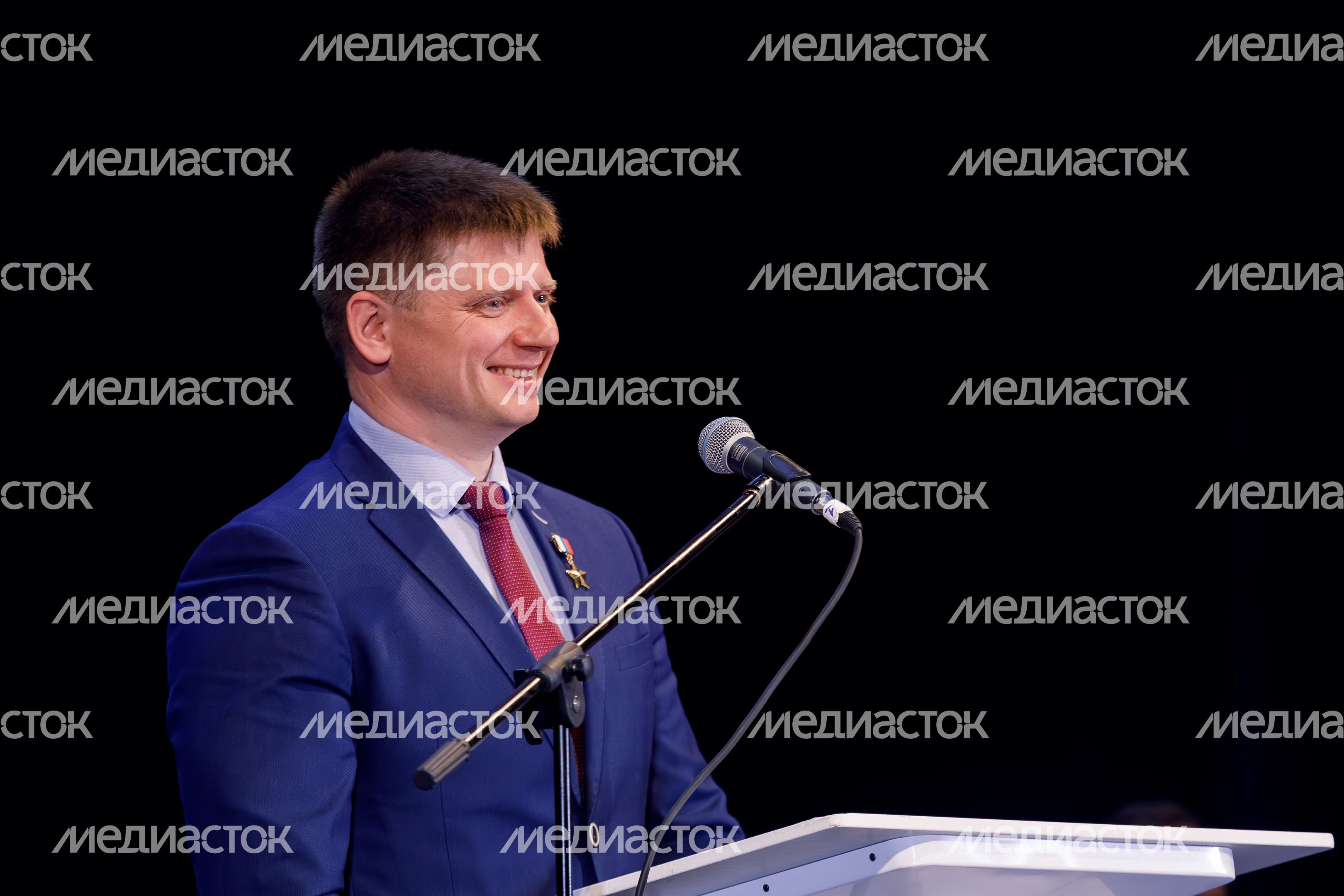 Космонавт Александр Гребенкин на торжественной встрече космонавтов в Звездном городке Космонавт Александр Гребенкин на торжественной встрече космонавтов в Звездном городке