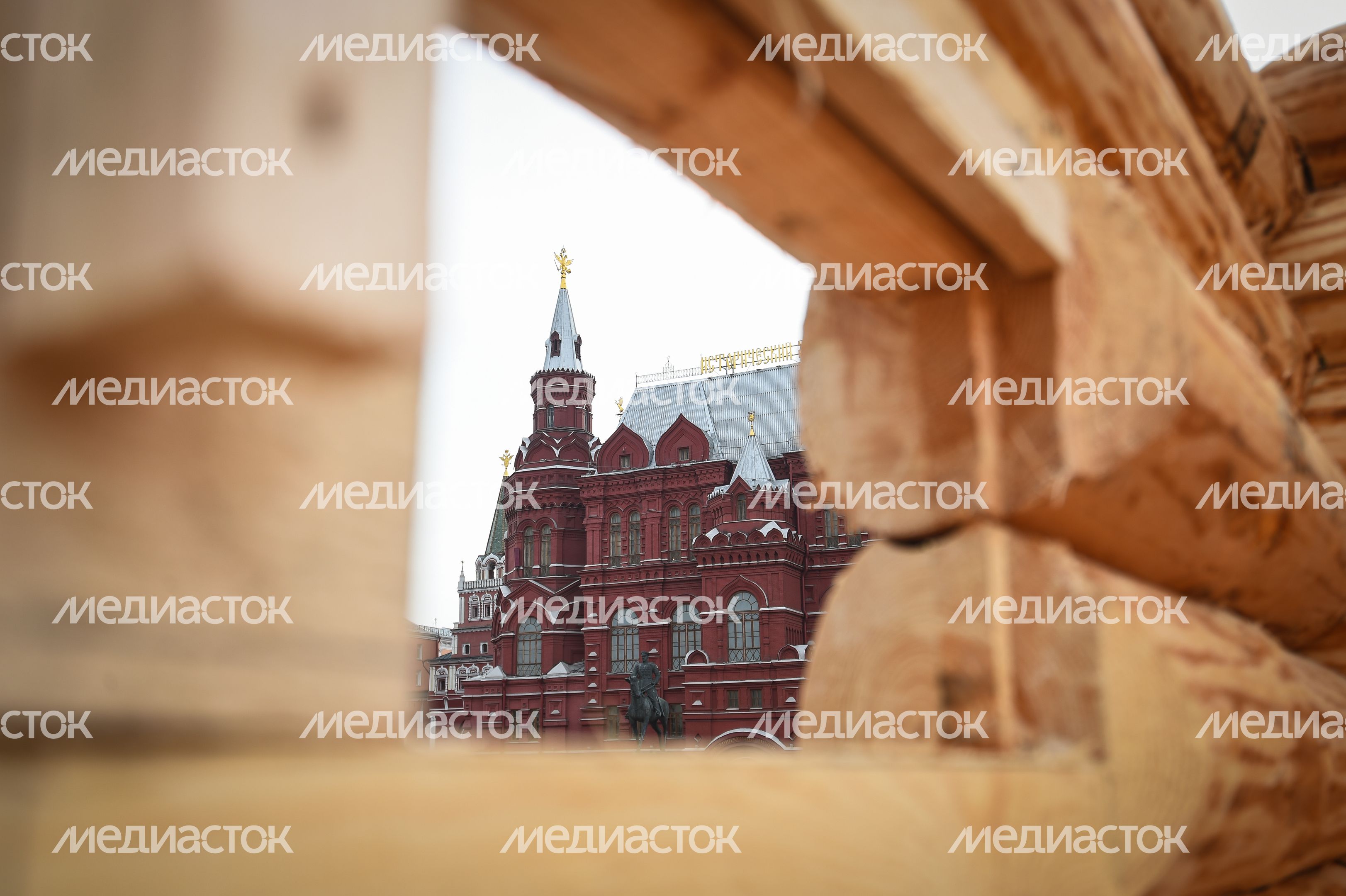 Монтаж инсталляций для фестиваля «Московская Масленица» на Манежной площади Монтаж инсталляций для фестиваля «Московская Масленица» на Манежной площади
