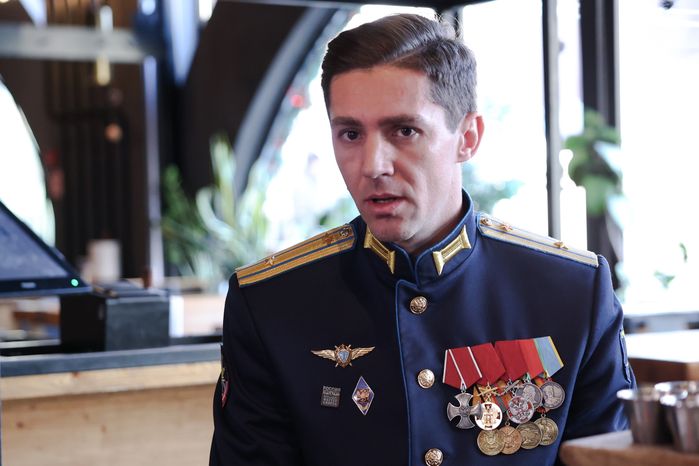 Андрей Воробьев пообщался с героями СВО и волонтерами за чашкой чая