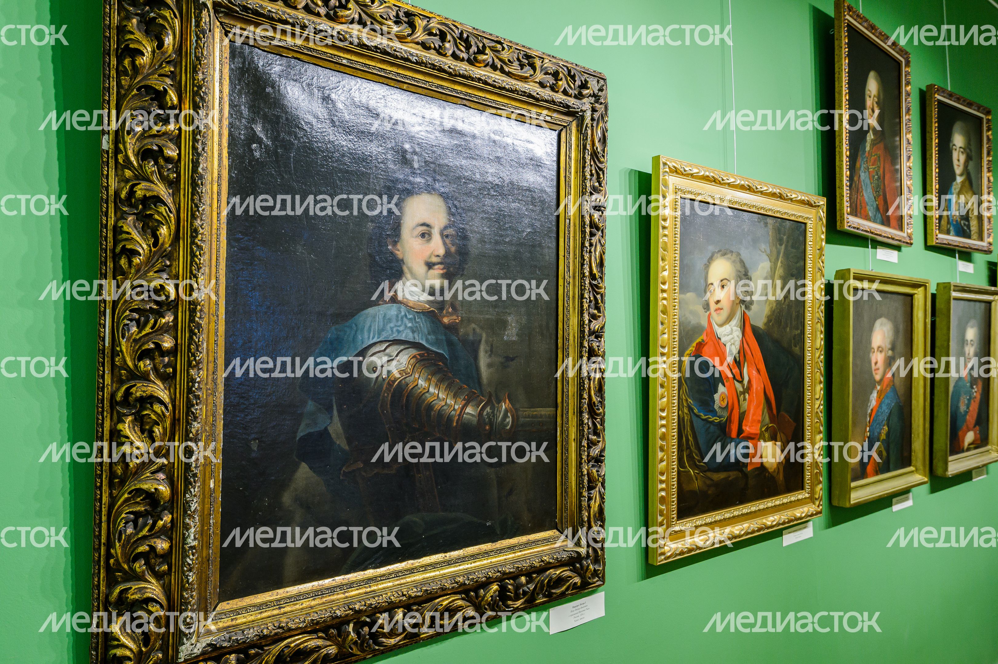 Экспозиция «Художественные коллекции и храмовое искусство» в музее-заповеднике «Дмитровский кремль» Экспозиция «Художественные коллекции и храмовое искусство» в музее-заповеднике «Дмитровский кремль»
