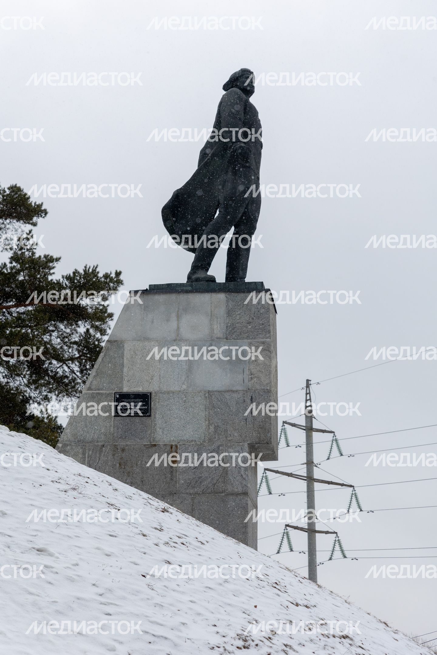 Памятник В.В.Талалихину Памятник В.В.Талалихину