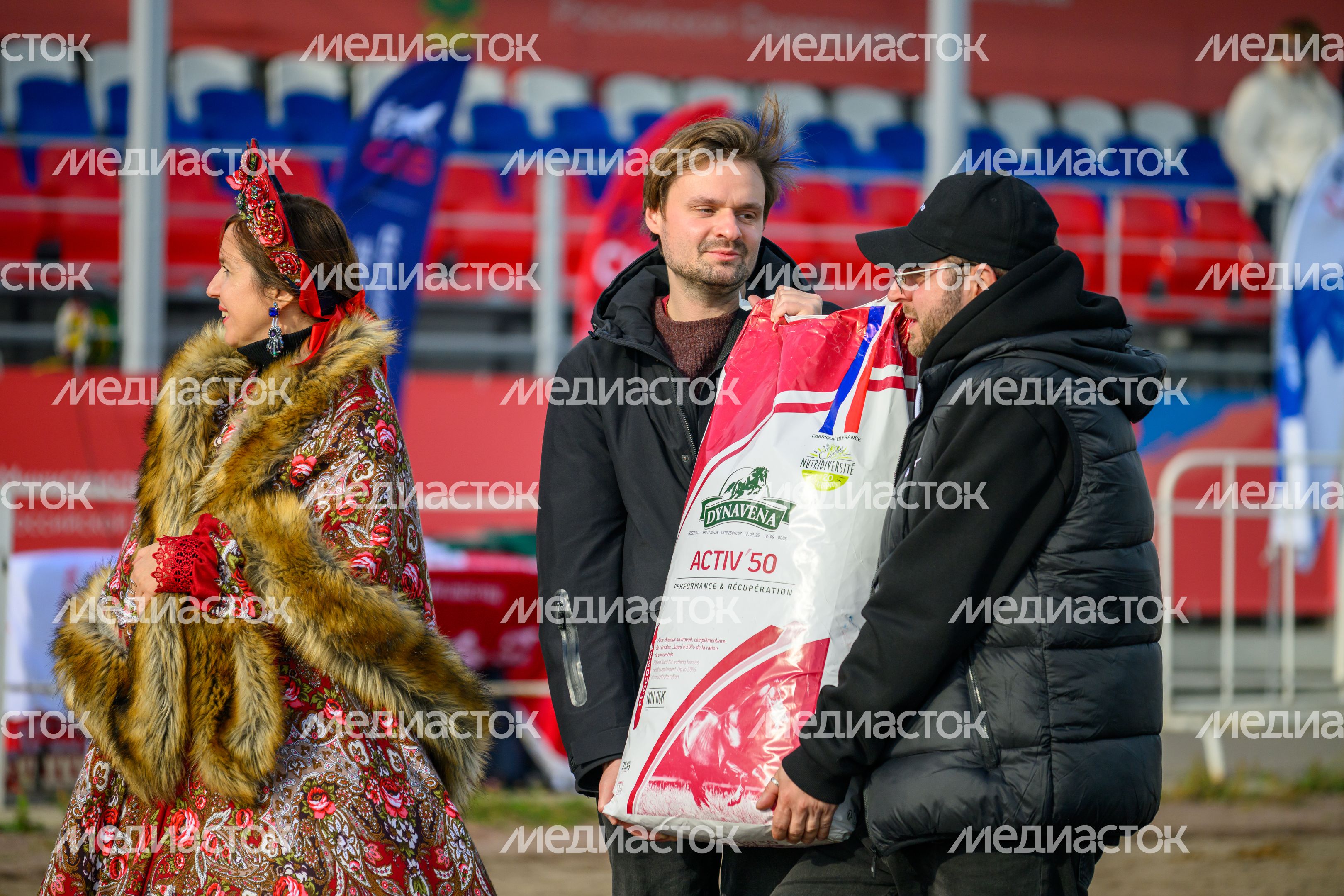 Награждение победителей Чемпионата России для лошадей орловской рысистой породы на Раменском ипподроме Награждение победителей Чемпионата России для лошадей орловской рысистой породы на Раменском ипподроме