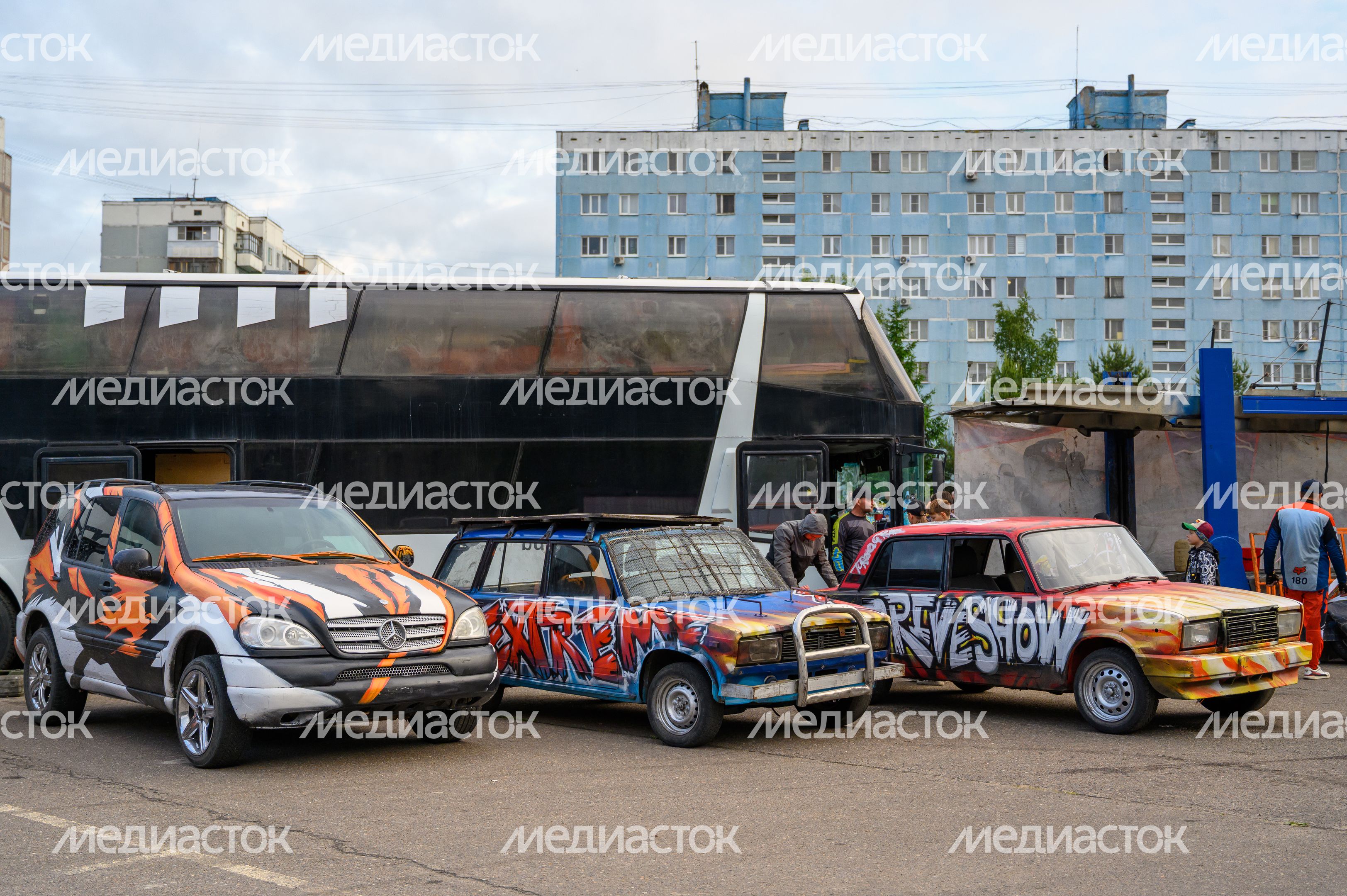 Невероятные трюки на автомобилях на шоу каскадеров в Чехове Невероятные трюки на автомобилях на шоу каскадеров в Чехове
