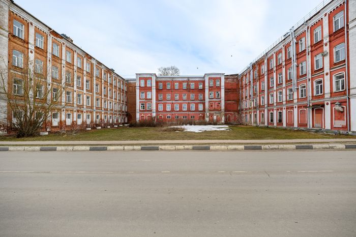 Рабочие казармы ткацкой фабрики Н. Зимина в городе Дрезна Орехово-Зуевского округа
