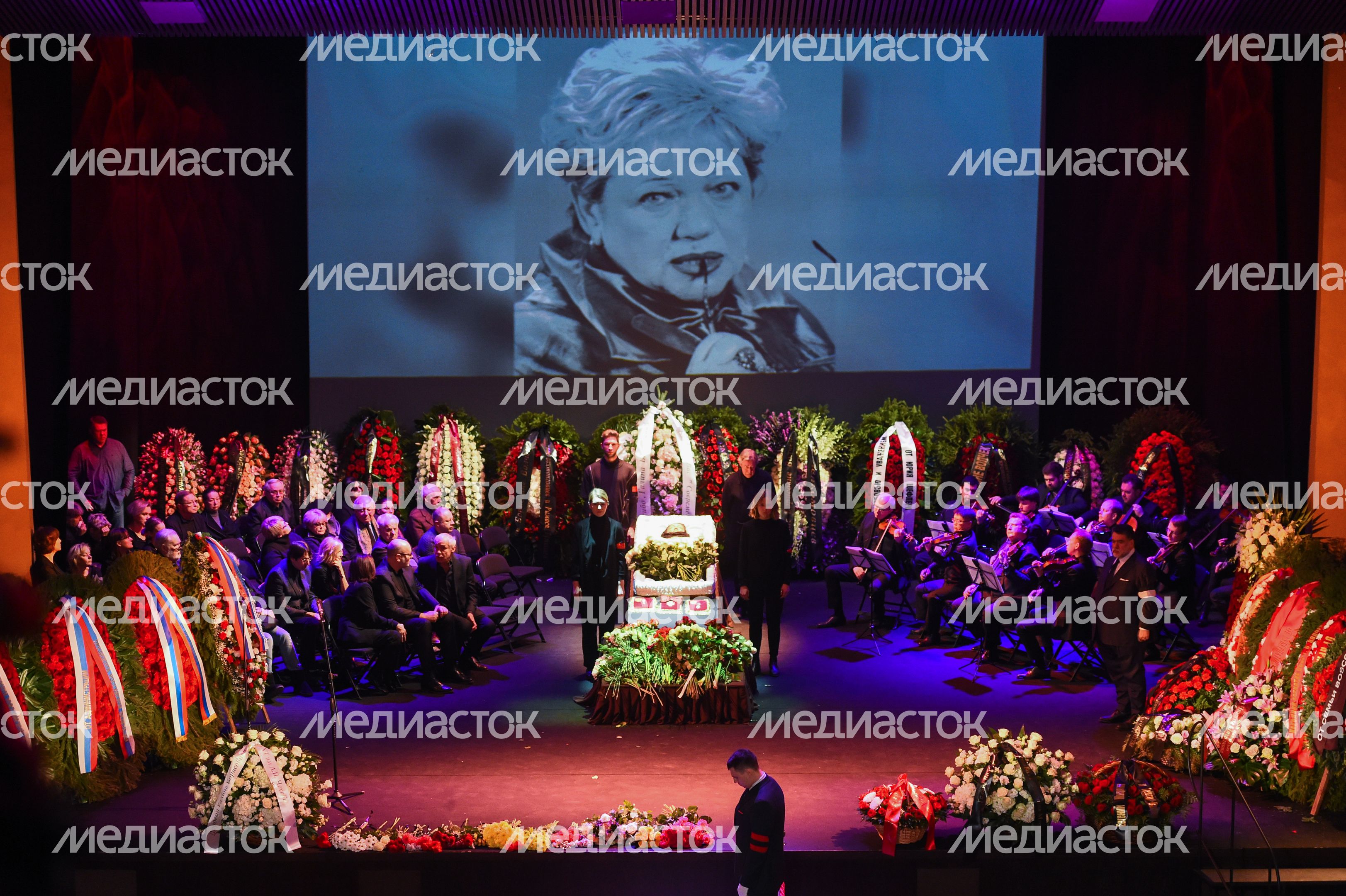 Церемония прощания с Галиной Волчек