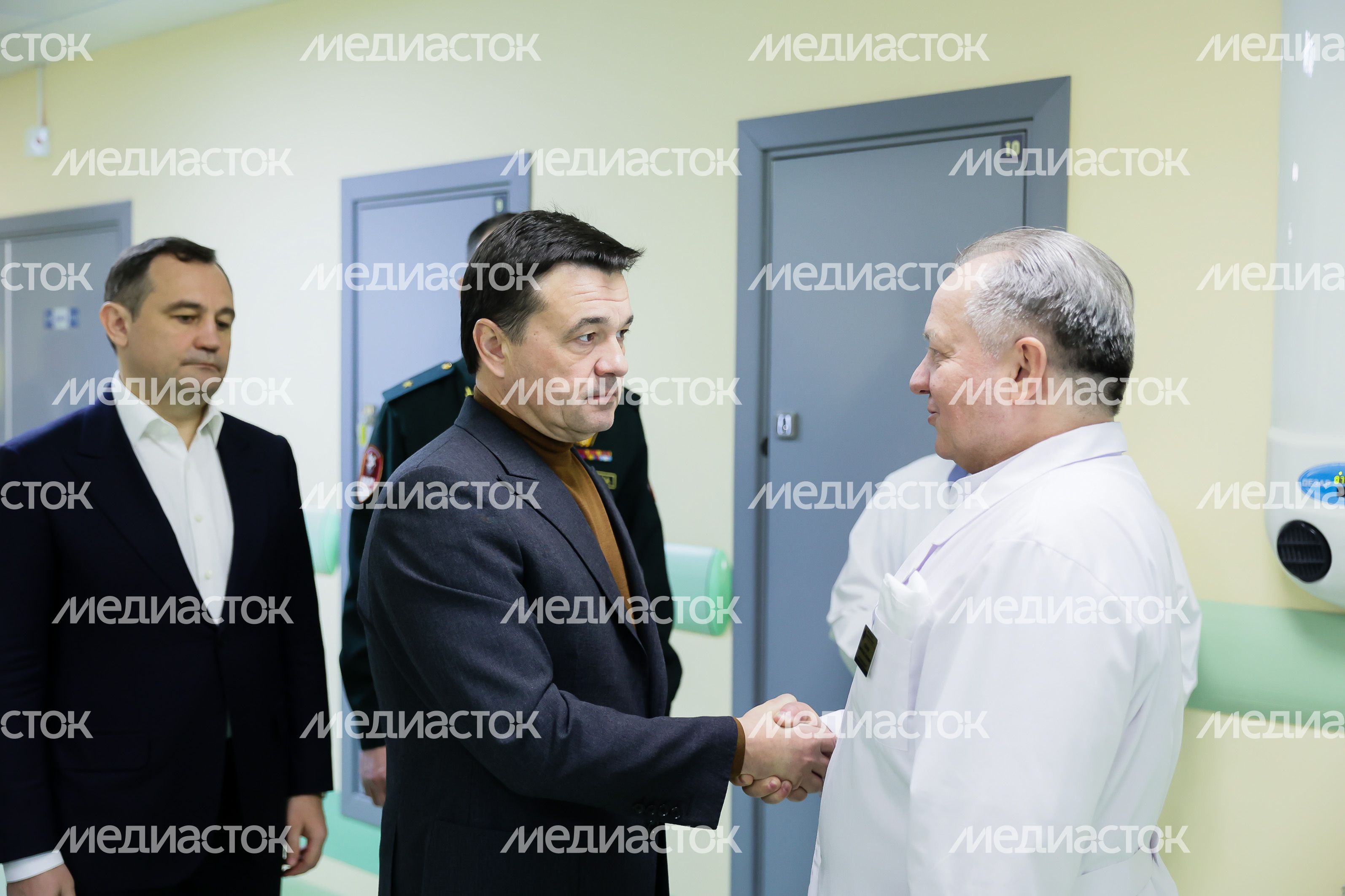 Визит губернатора Подмосковья в Главный военный клинический госпиталь войск национальной гвардии РФ в Балашихе