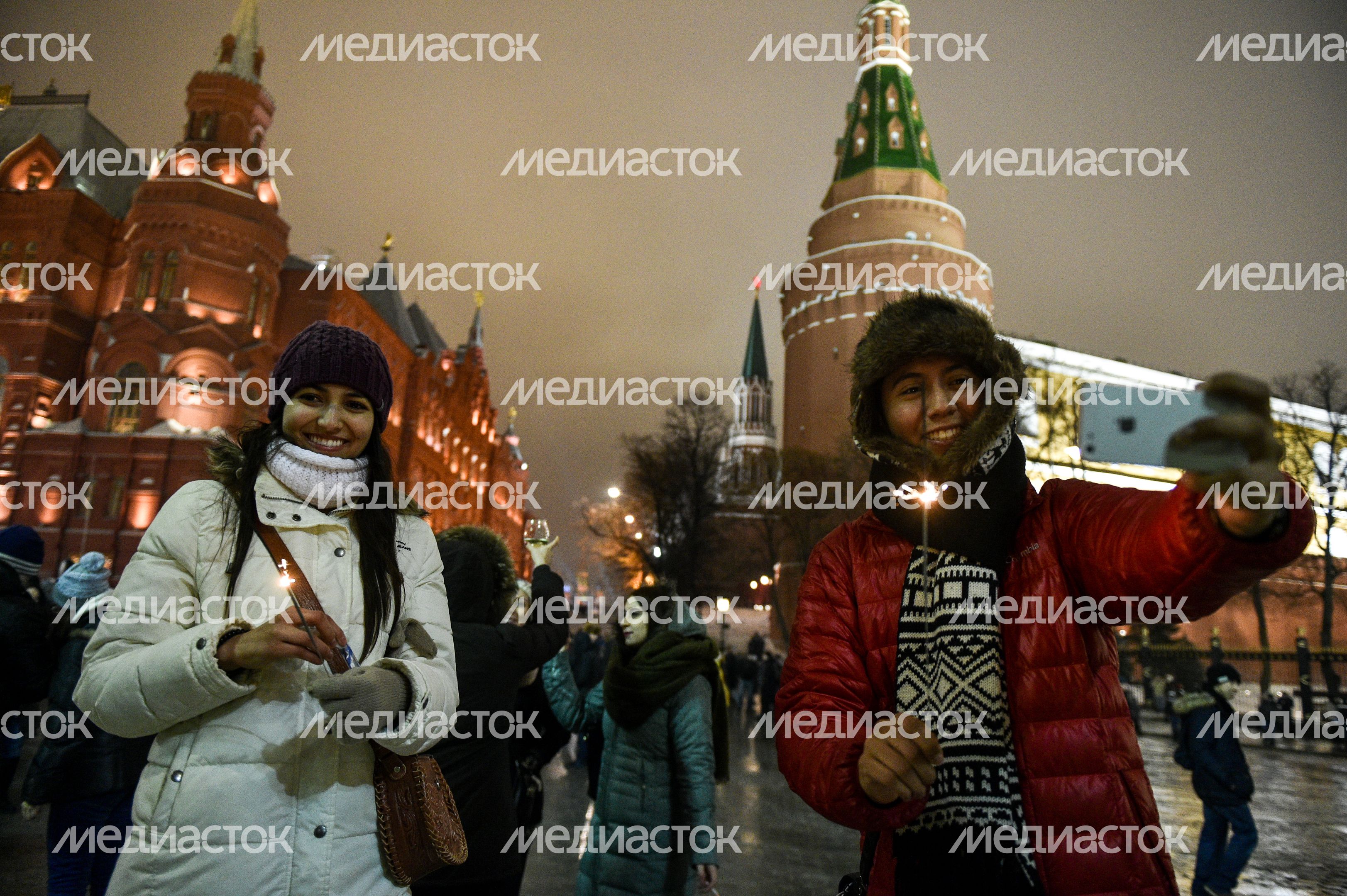 Как москвичи встречали 2017 год на Красной площади