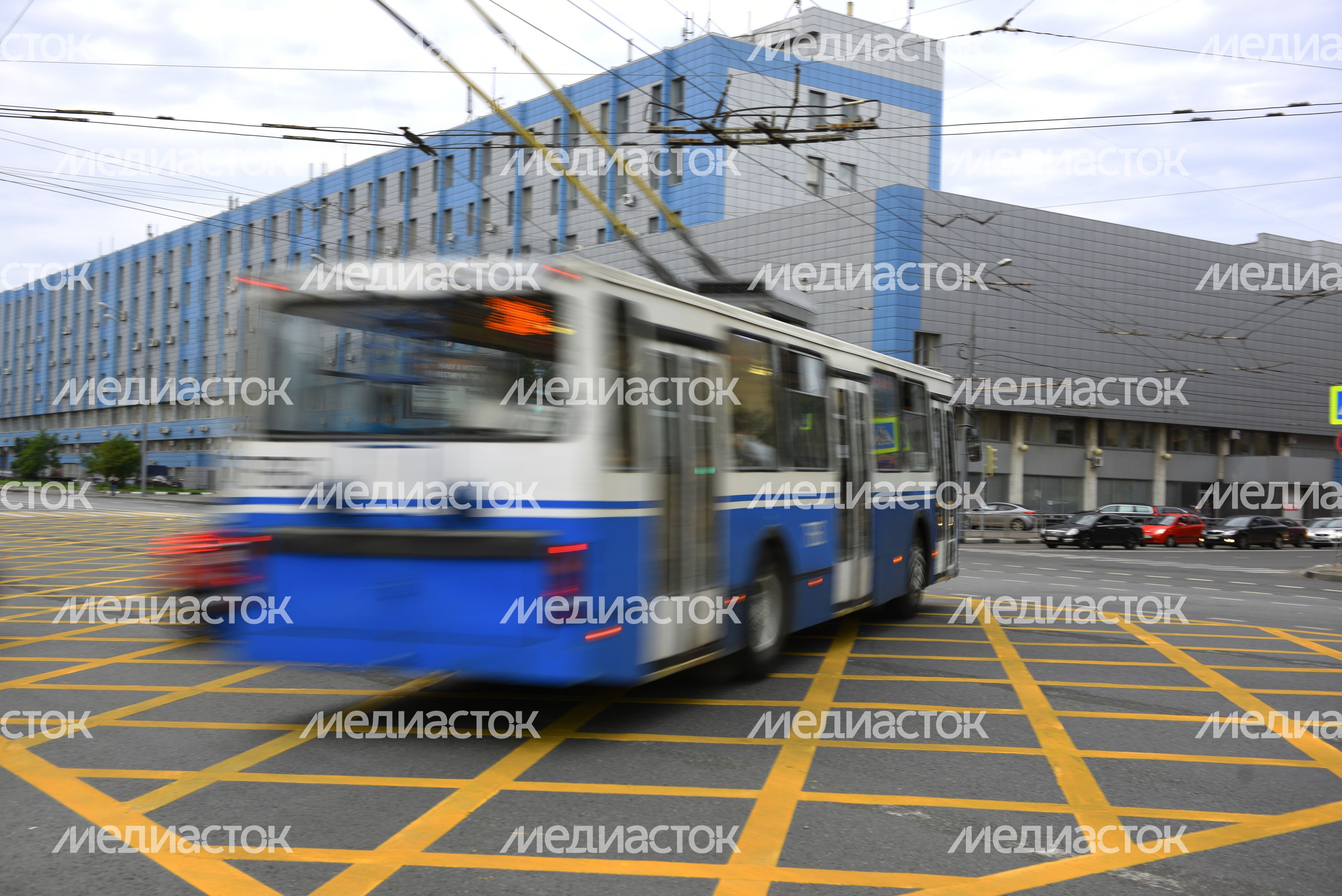 Дорожная разметка «вафельница» в Москве