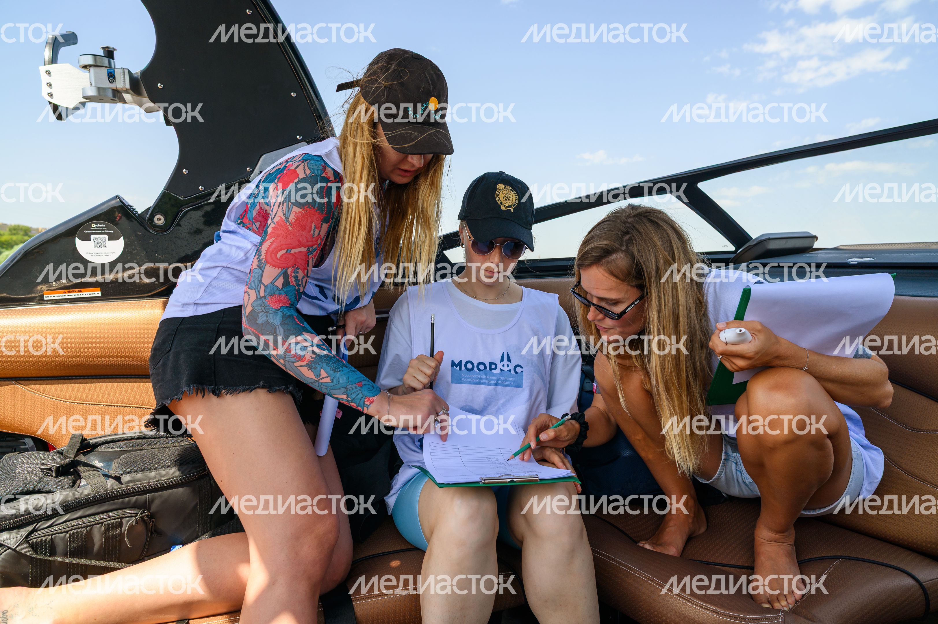 Судья на чемпионате Московской области по серфингу на Пироговском водохранилище в Долгопрудном Судья на чемпионате Московской области по серфингу на Пироговском водохранилище в Долгопрудном