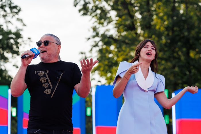 Группа "Рок-острова" на открытии VK Fest -2024 в московских "Лужниках"
