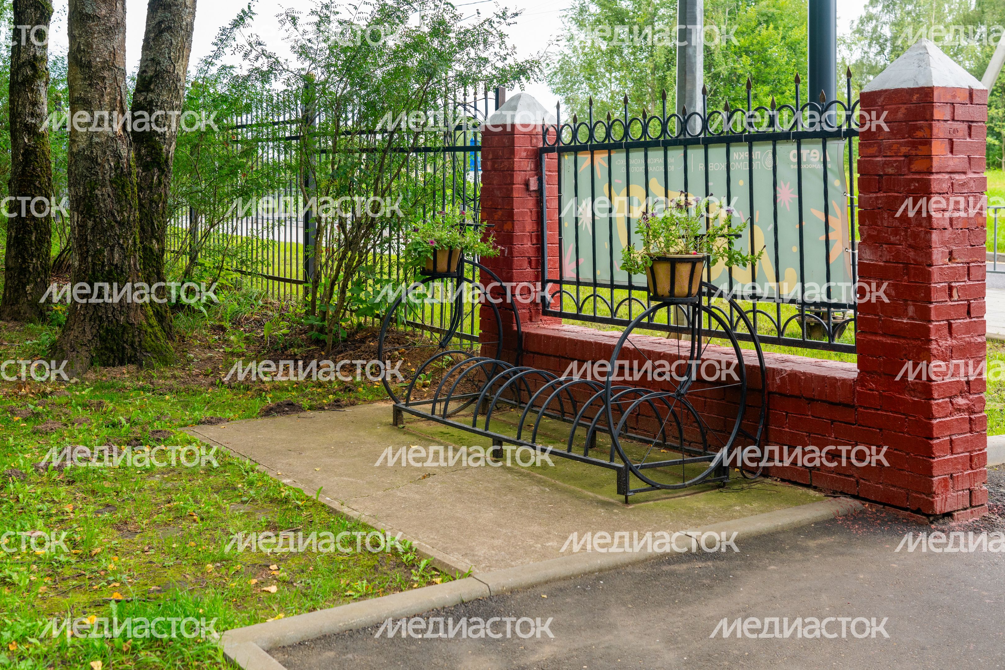 Велопарковка в парке культуры и отдыха Волоколамска Велопарковка в парке культуры и отдыха Волоколамска