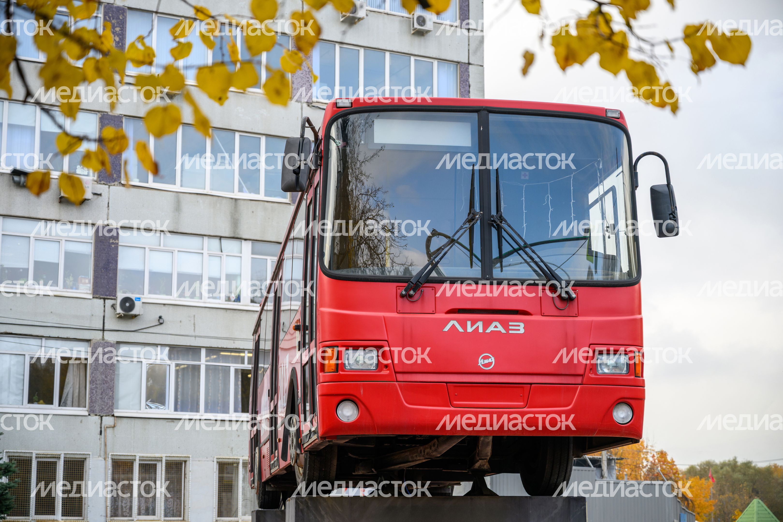 Автобус ЛиАЗ‑5256 у проходной завода ЛиАЗ в Ликино‑Дулево Автобус ЛиАЗ‑5256 у проходной завода ЛиАЗ в Ликино‑Дулево