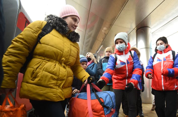 Прибытие второго поезда с жителями Донбасса на станцию Апрелевка Наро-Фоминского городского округа