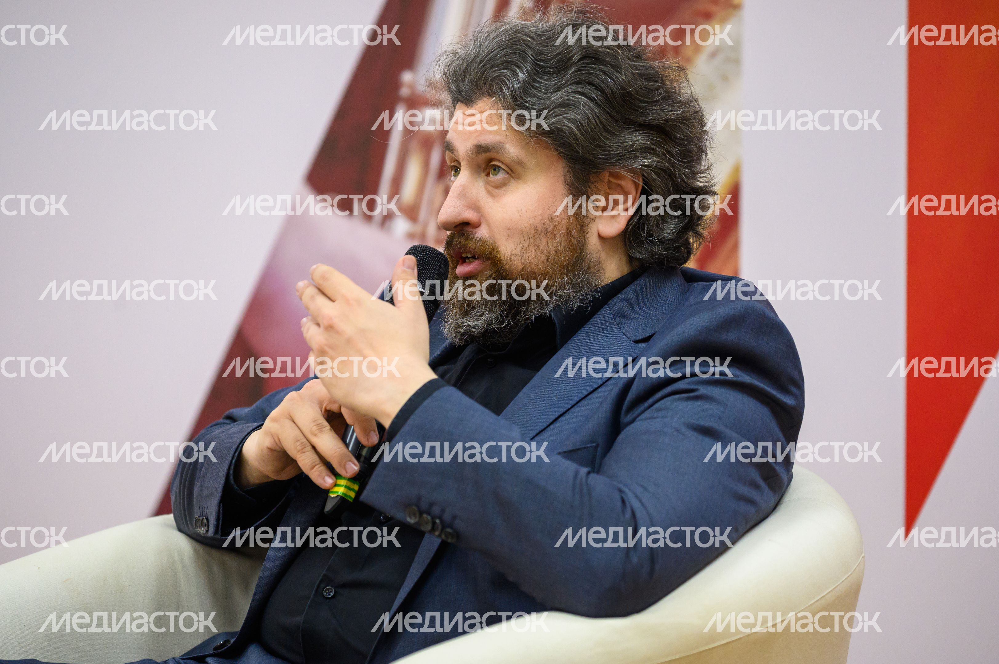 Художественный руководитель фестиваля классической музыки «Лето. Музыка. Музей» Дмитрий Юровский Художественный руководитель фестиваля классической музыки «Лето. Музыка. Музей» Дмитрий Юровский