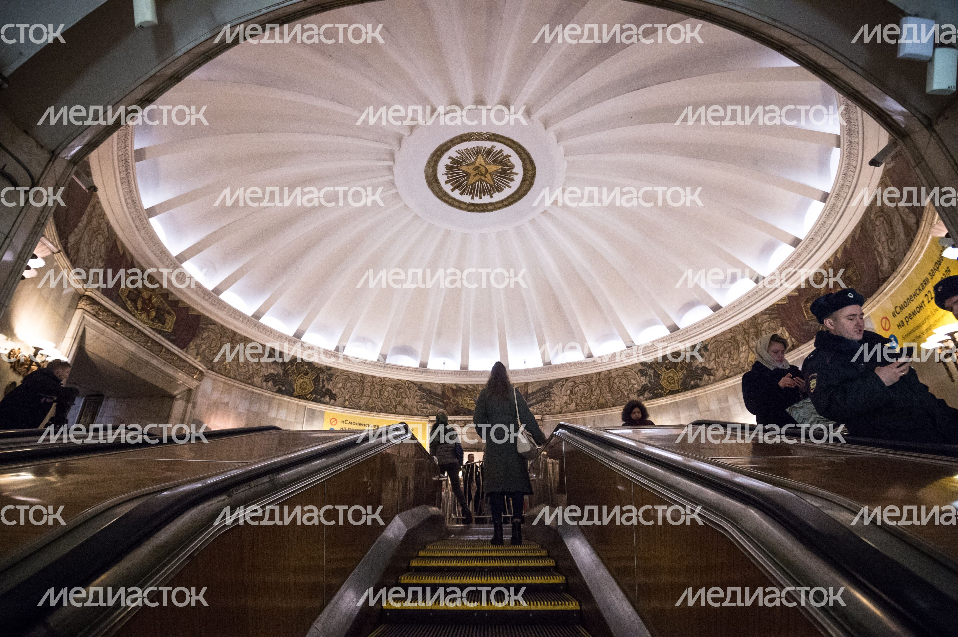 Станция метро Смоленская Арбатско-Покровской линии в Москве Станция метро Смоленская Арбатско-Покровской линии в Москве