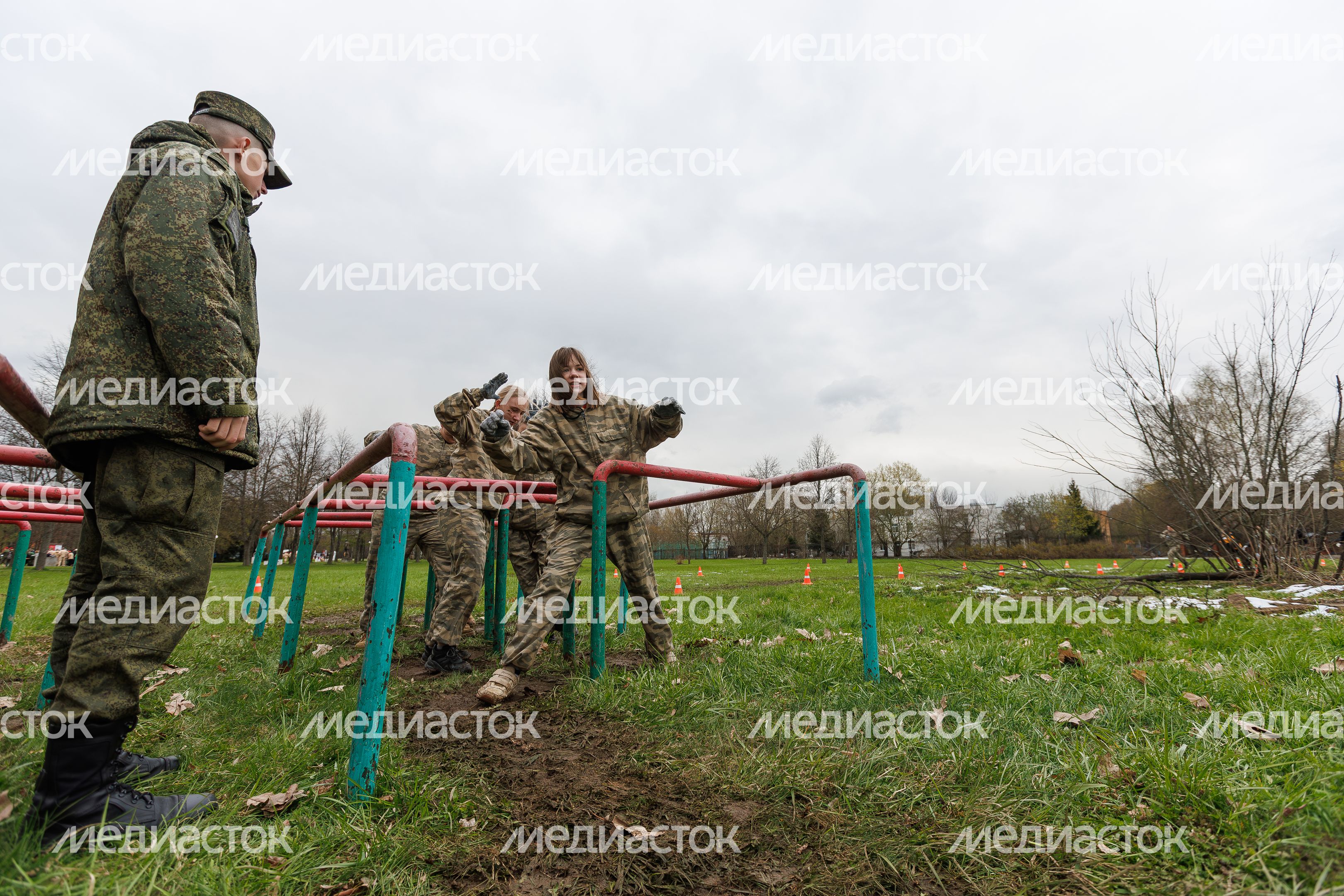 Военно-патриотическая игра «Юнармия, вперед!», посвященная Дню Победы, в Горках Ленинских Военно-патриотическая игра «Юнармия, вперед!», посвященная Дню Победы, в Горках Ленинских