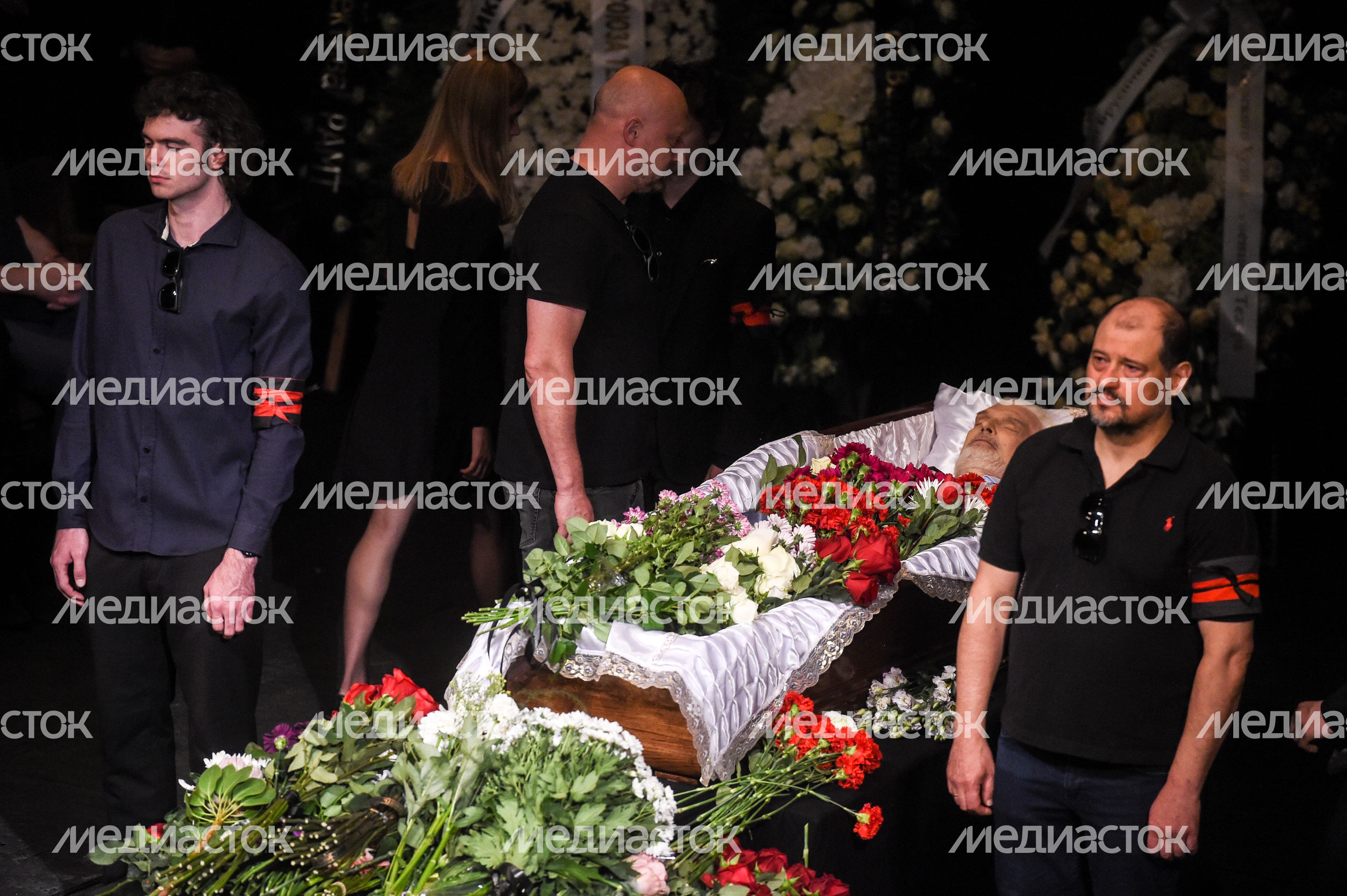 Церемония прощания с актером Дмитрием Брусникиным в Москве Церемония прощания с актером Дмитрием Брусникиным в Москве