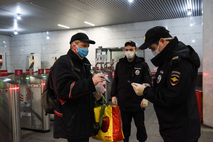 Проверка электронных пропусков в московском метро