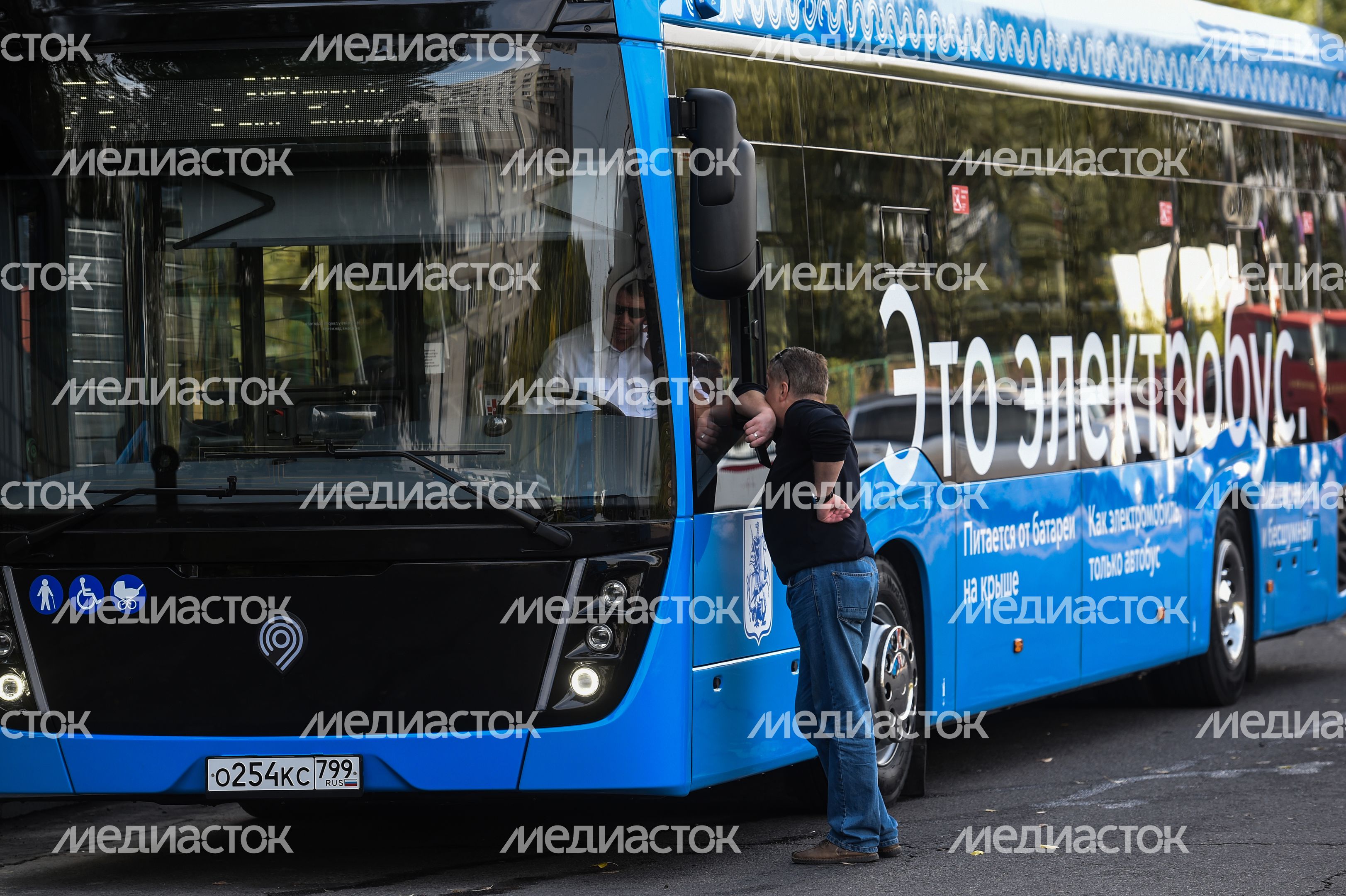 Первый электробус вышел на маршрут в Москве