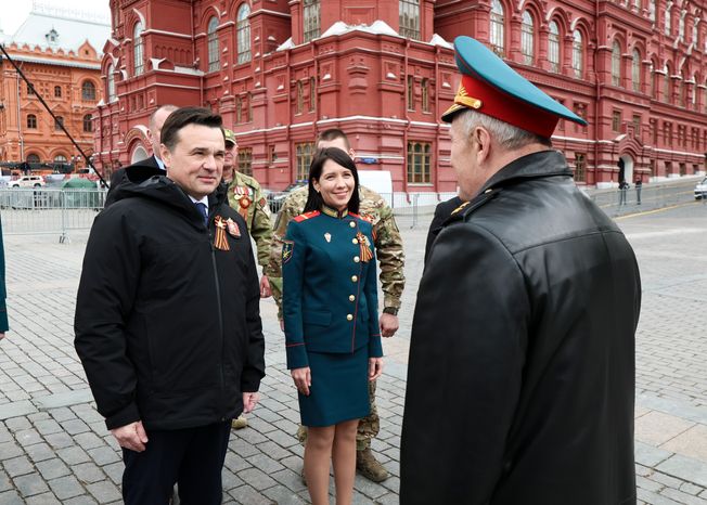 Андрей Воробьев вместе с участниками СВО возложил венок и цветы к Могиле Неизвестного Солдата
