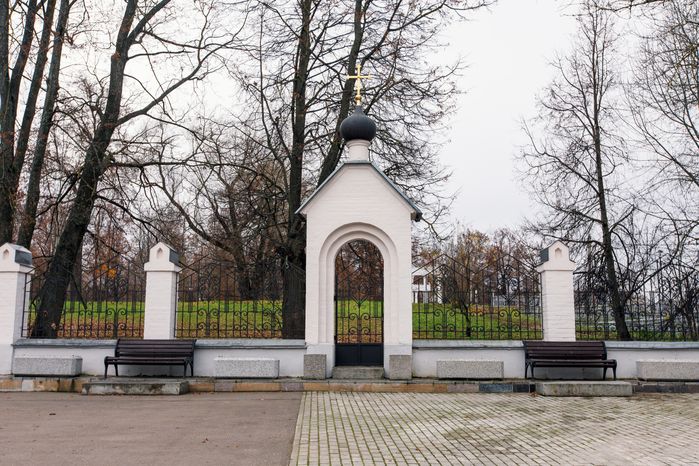 Церковь Спаса Нерукотворного Образа в Долгопрудном осенью