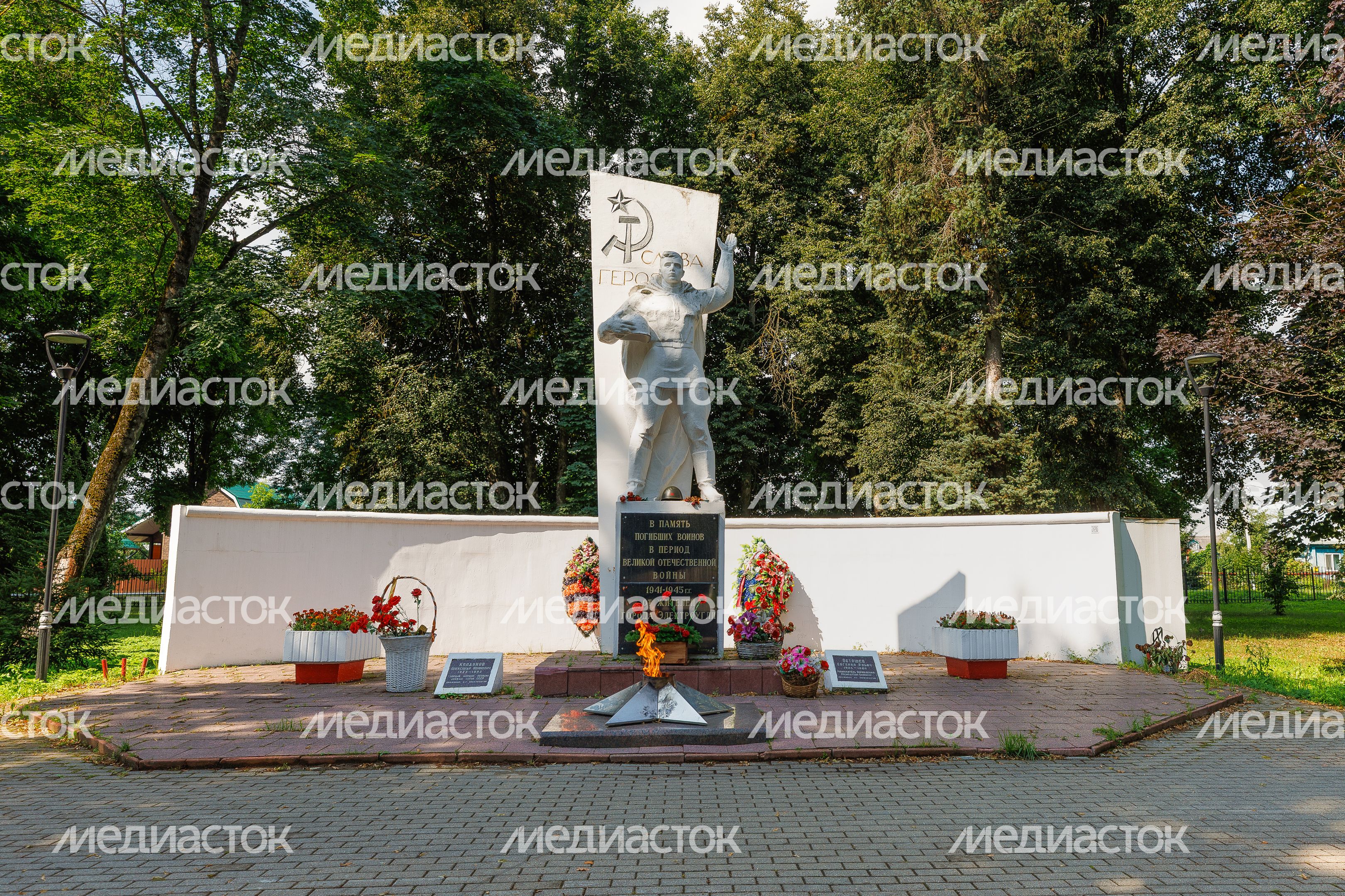 Памятник воинам, павшим в годы Великой Отечественной войны, от жителей города Электроугли в сквере Победы Памятник воинам, павшим в годы Великой Отечественной войны, от жителей города Электроугли в сквере Победы