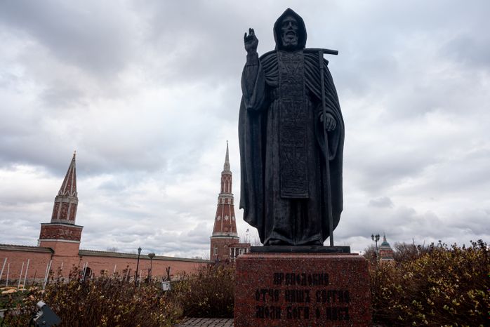 Осенние виды Богоявленского Старо-Голутвина мужского монастыря