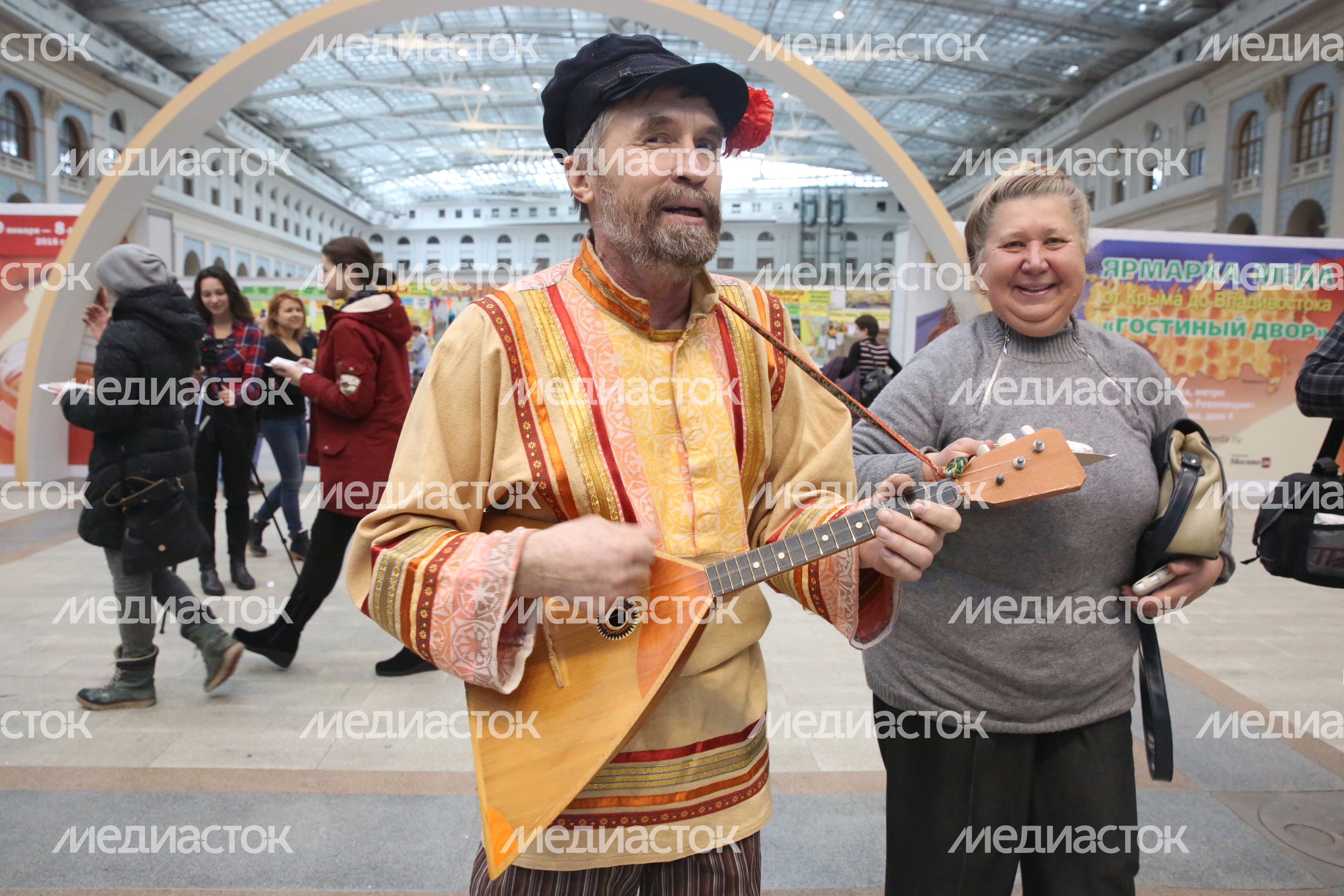 Самая большая коврижка на ярмарке меда в Гостином Дворе