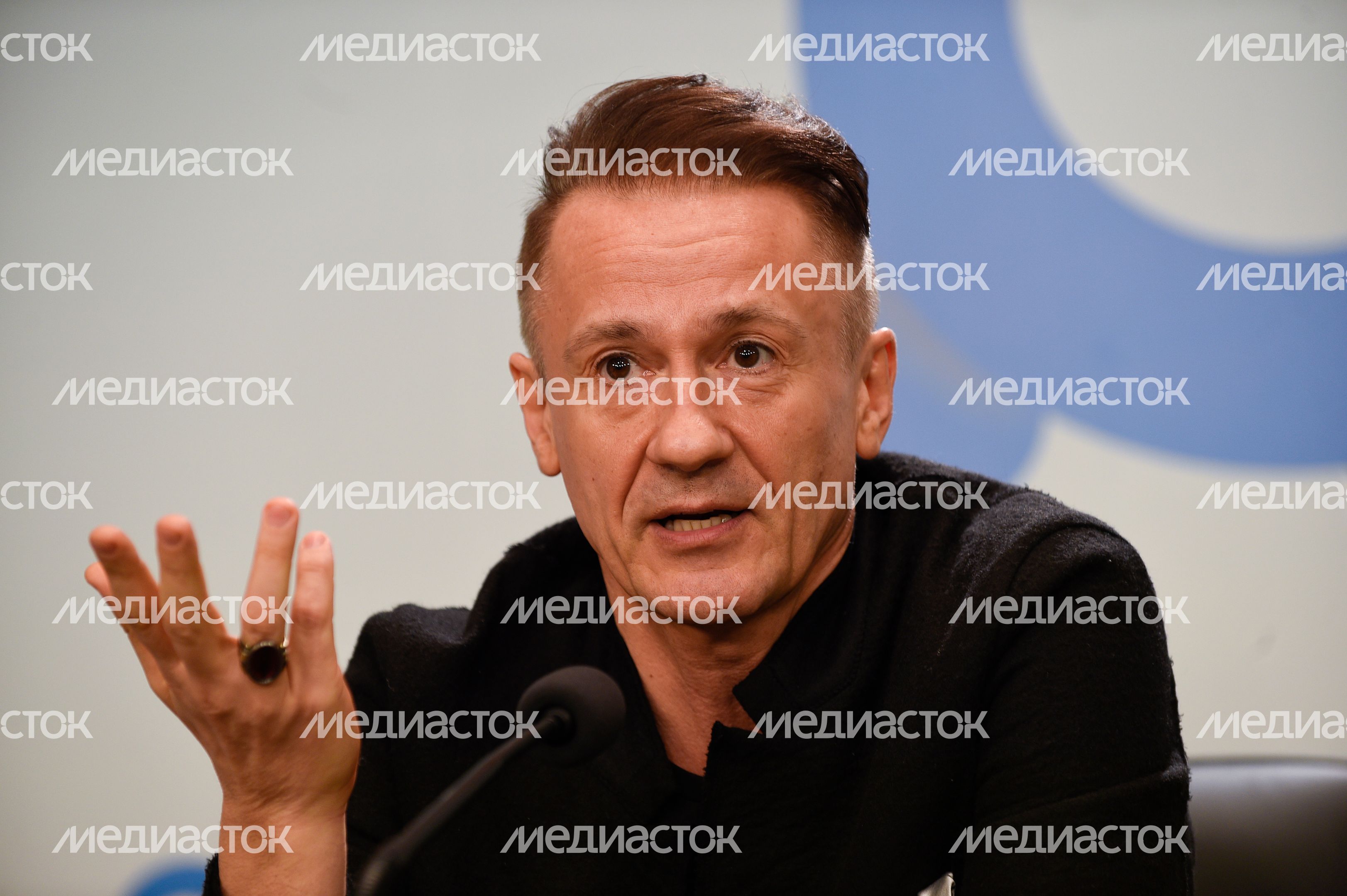 Пресс-конференция Олега Меньшикова в РИАМО