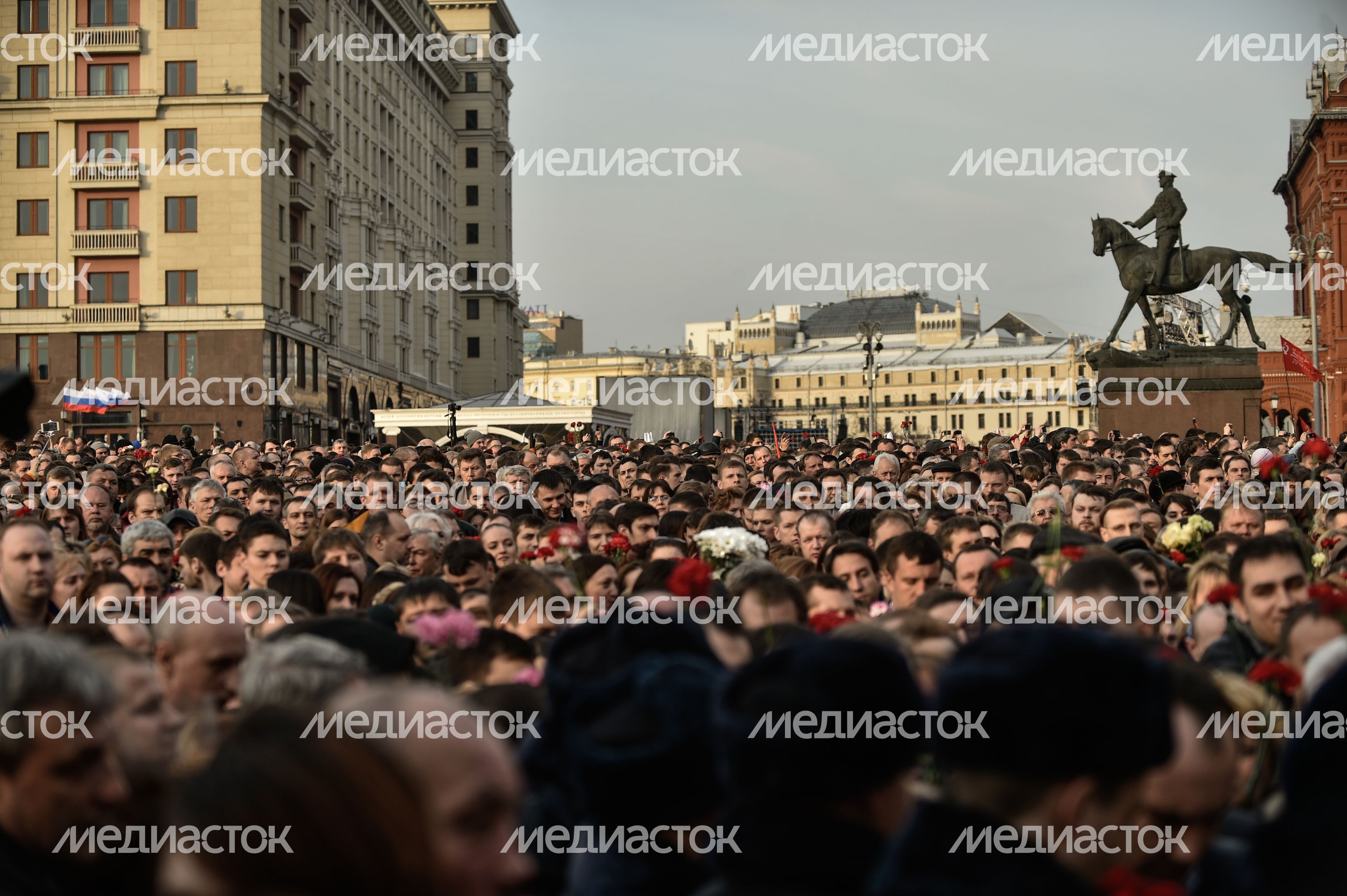 Траурный митинг памяти 11 жертв теракта в Санкт-Петербурге