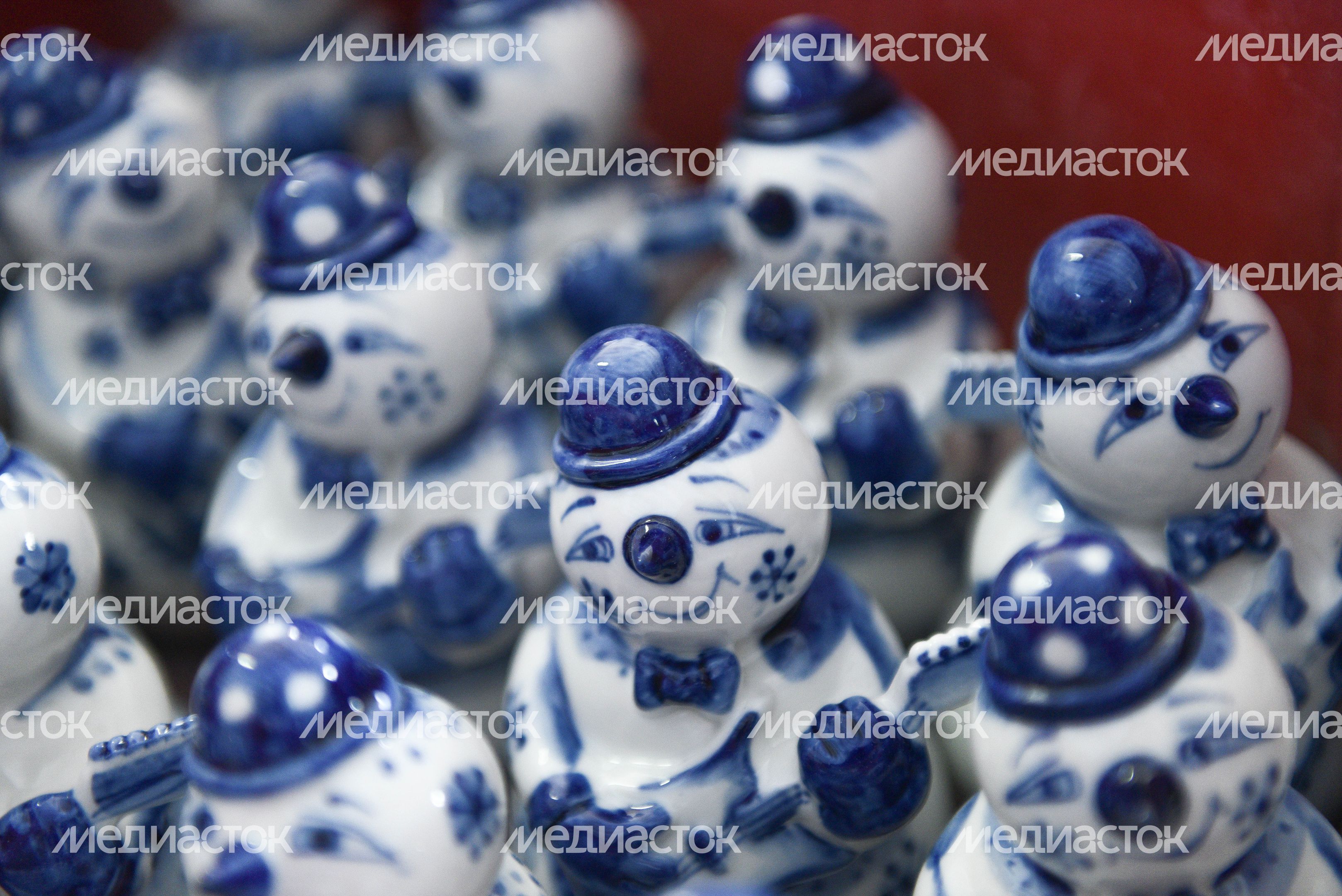 Главный художник Гжельского фарфорового завода: «Мы возродили цветную гжель»