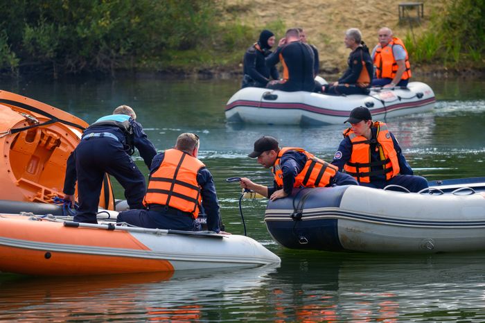 Тренировка космонавтов по действиям после посадки на водную поверхность в Ногинском спасательном центре МЧС России