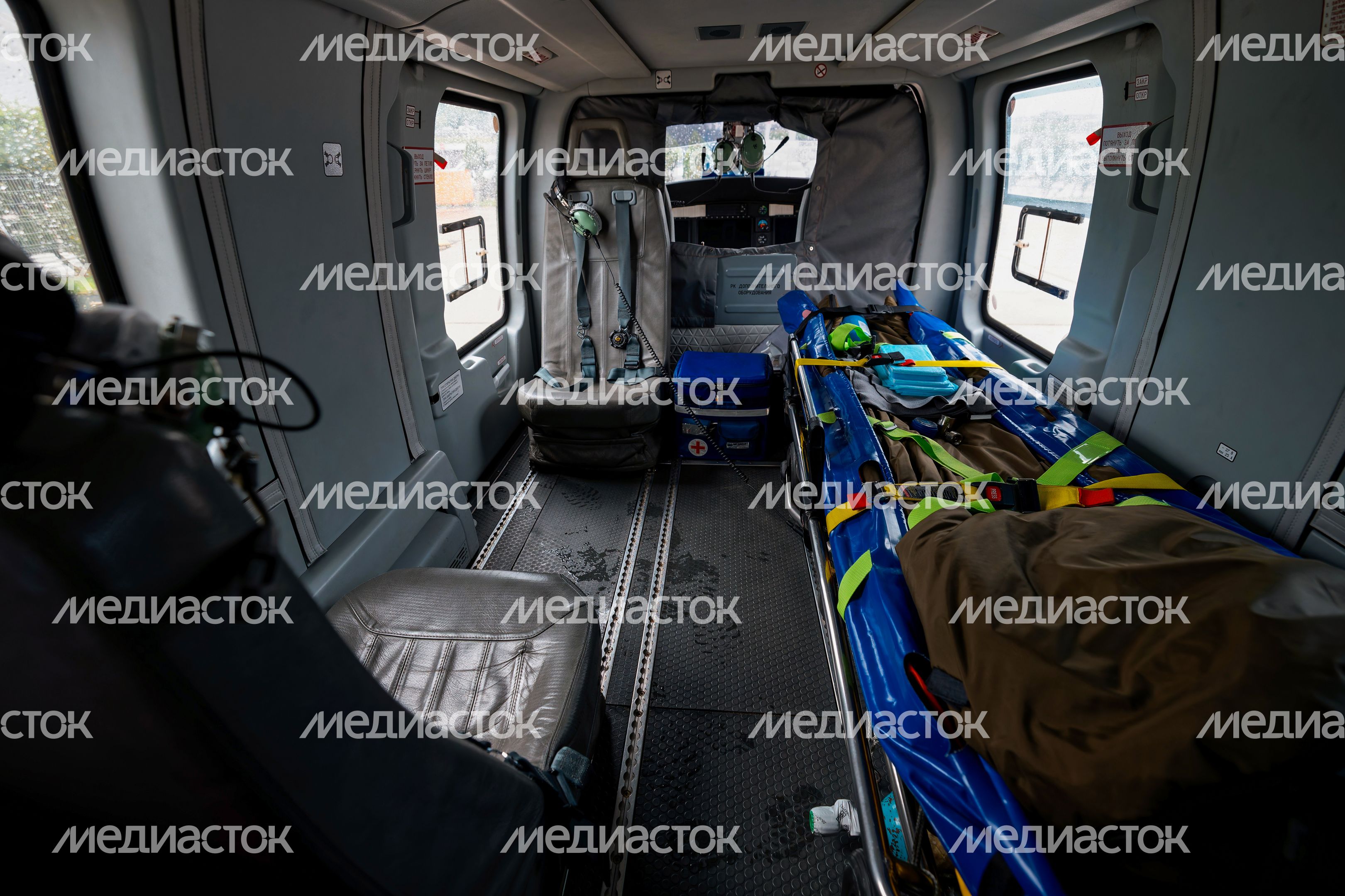 Вертолет санитарной авиации в Подмосковье