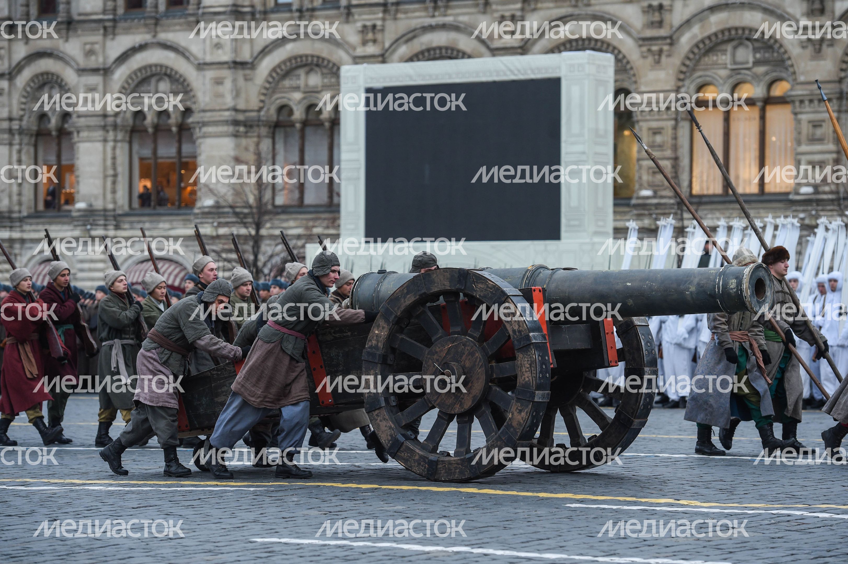 Торжественный марш в честь парада 1941 года на Красной площади в Москве