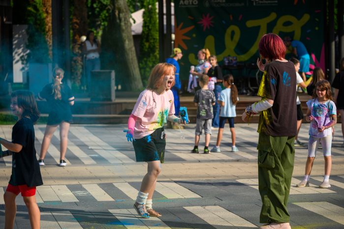Фестиваль красок Holi Dance в Наташинском парке в Люберцах