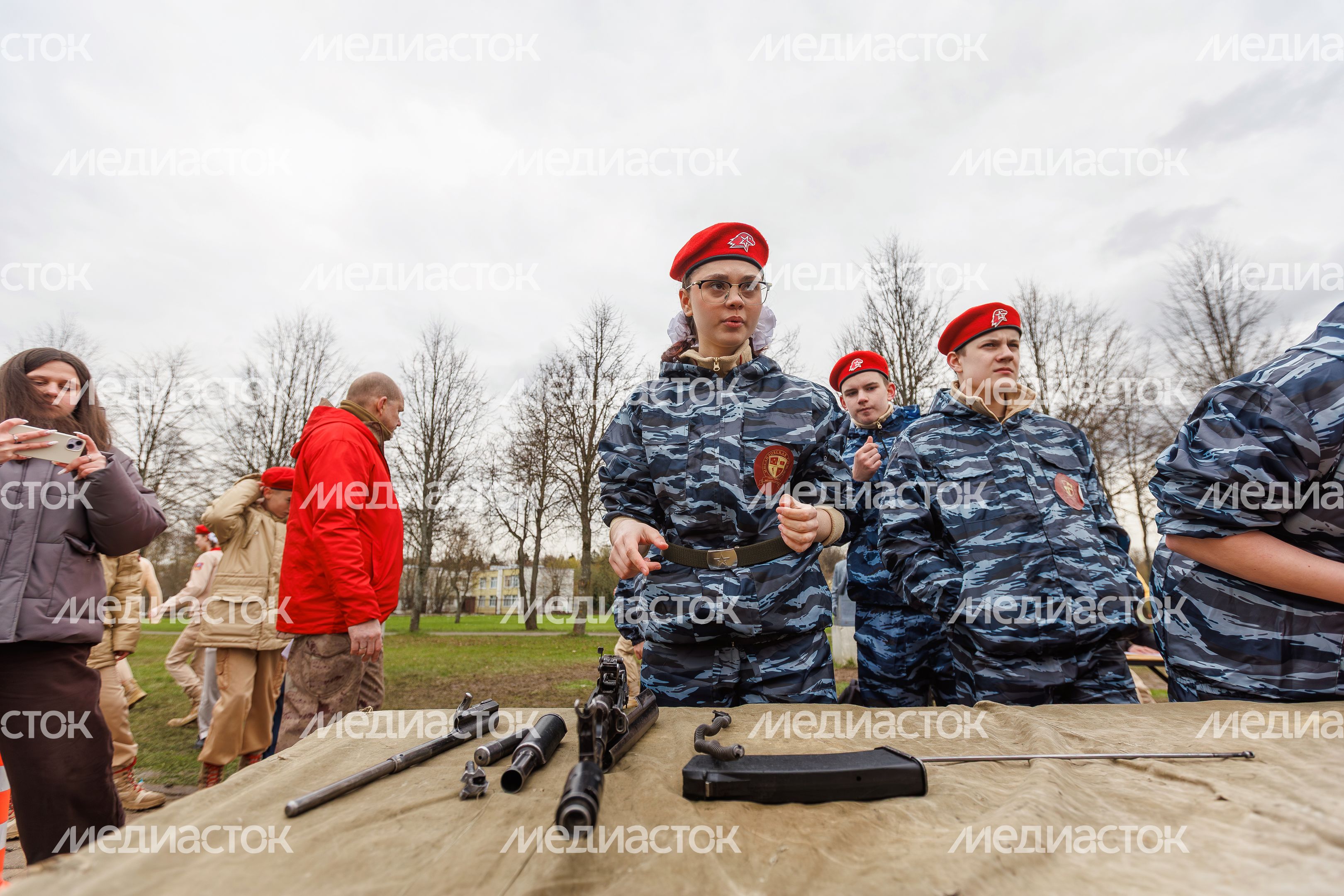 Военно-патриотическая игра «Юнармия, вперед!», посвященная Дню Победы, в Горках Ленинских Военно-патриотическая игра «Юнармия, вперед!», посвященная Дню Победы, в Горках Ленинских