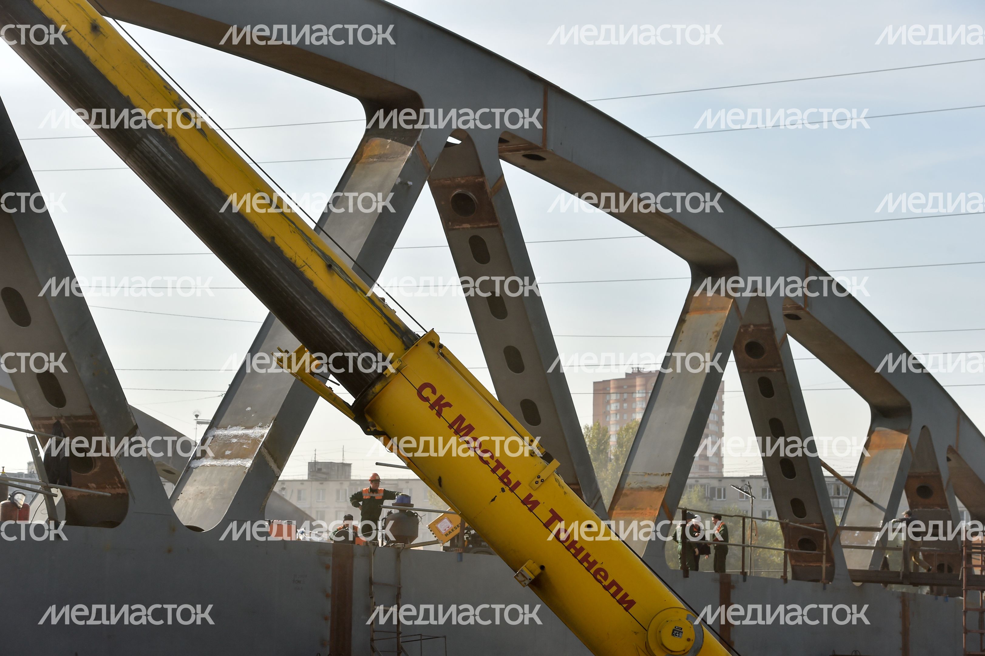 Надвижка арочного пролета на развязке Ленинградского шоссе в Химках