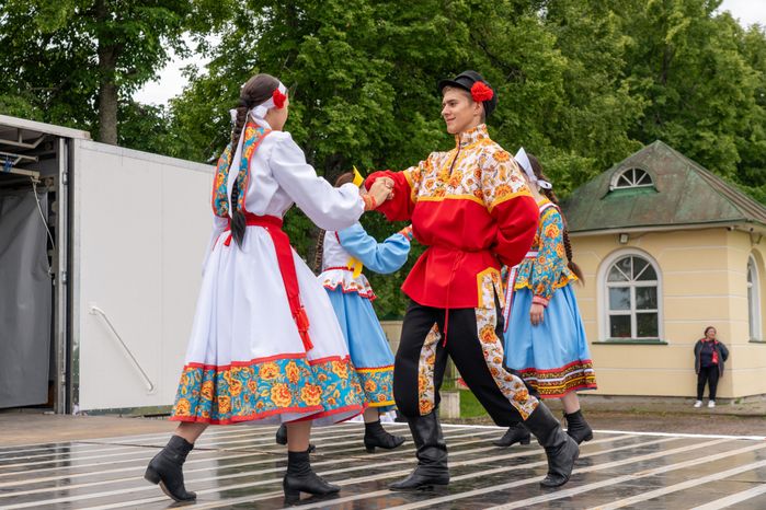 Развлекательная программа для гостей гастрономического фестиваля «Каша из топора на полях Бородина» на Бородинском поле