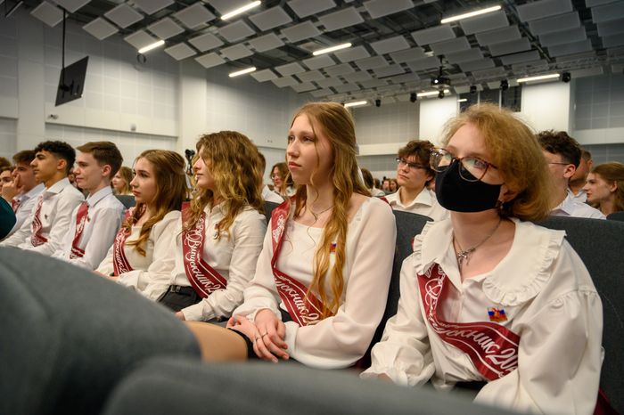 Последний звонок в гимназии №41 - корпусе «Феникс» в ЖК «Жулебино парк» города Люберцы