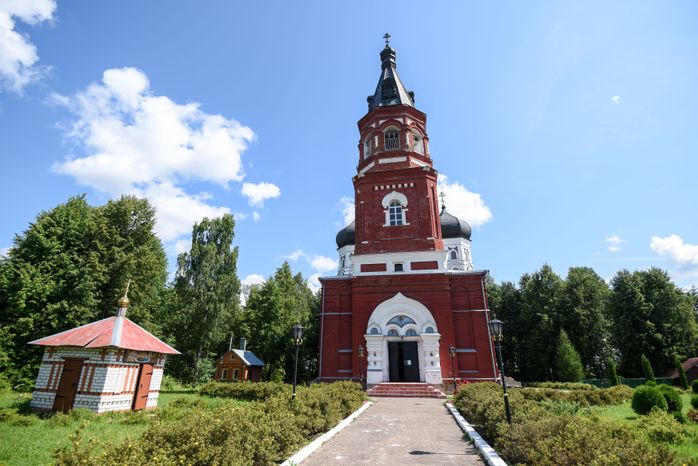 Александро-Невский монастырь в деревне Маклаково