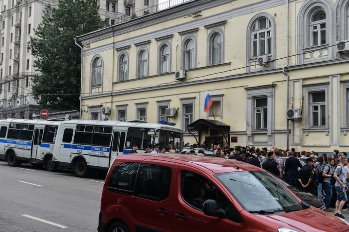 Кириллу Серебренникову избрали меру пресечения в Басманном суде