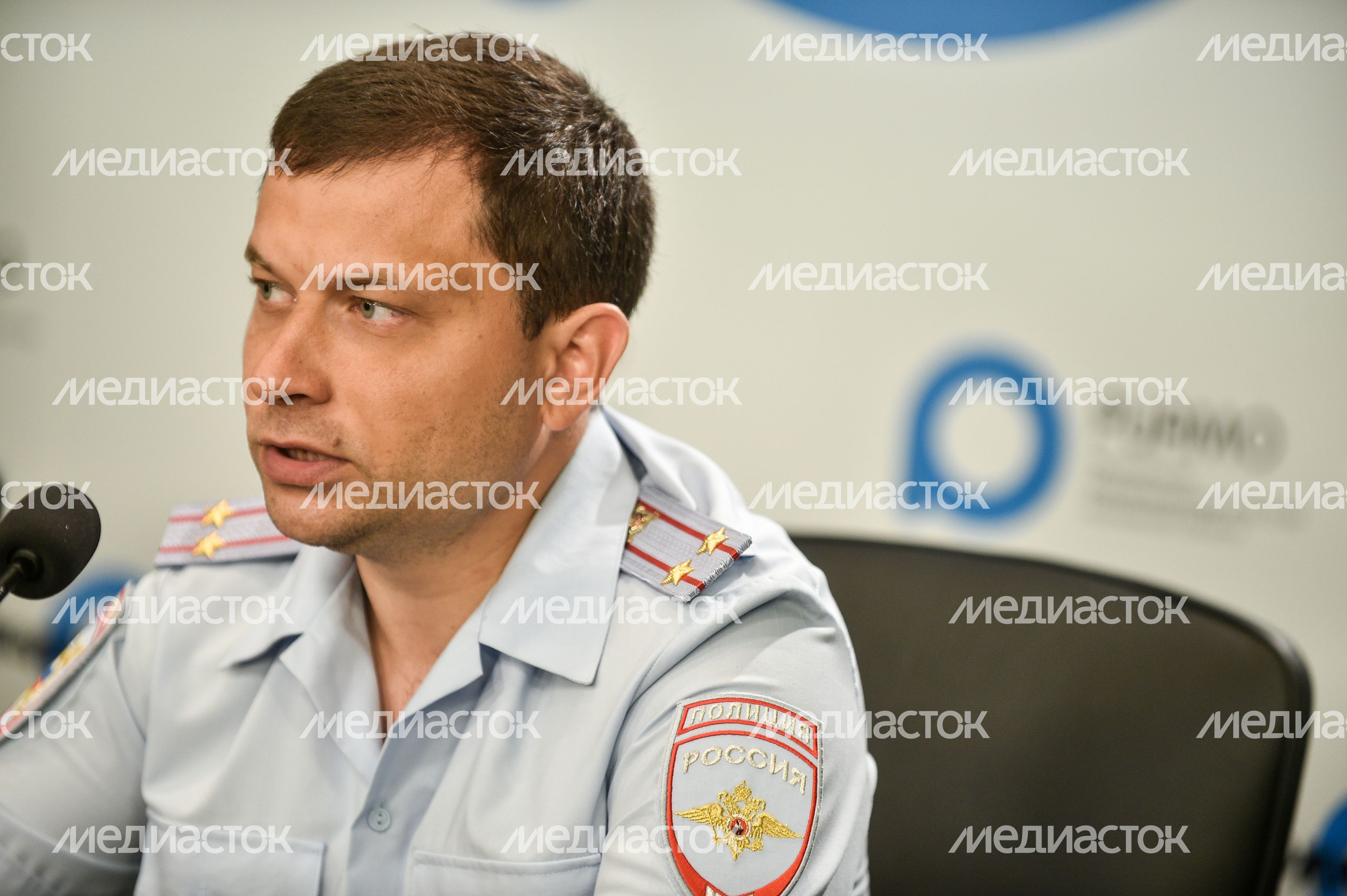 Пресс-конференция о раскрытии преступлений, связанных с вымогательством