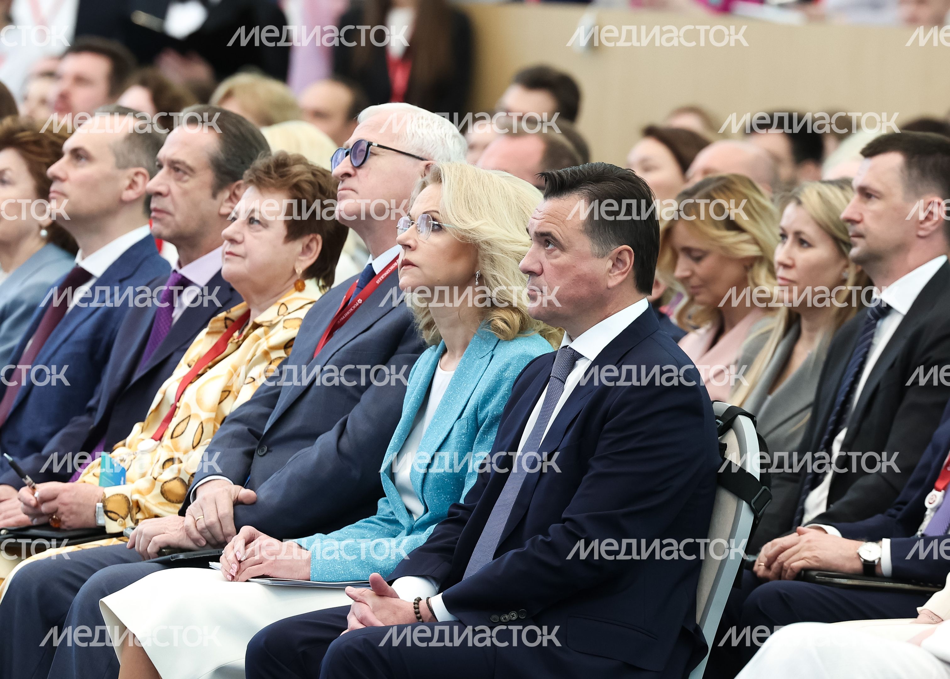Андрей Воробьев на пленарной сессии форума "Россия и мир: тренды здорового долголетия" Андрей Воробьев на пленарной сессии форума "Россия и мир: тренды здорового долголетия"