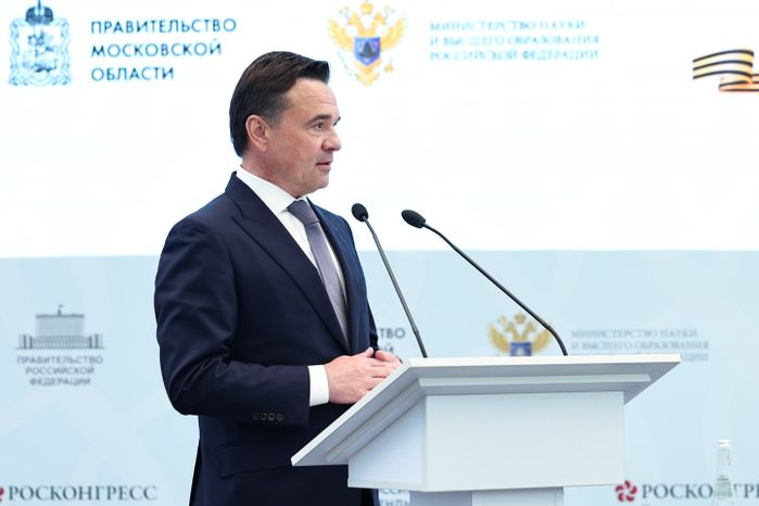 Андрей Воробьев на пленарной сессии форума "Россия и мир: тренды здорового долголетия"