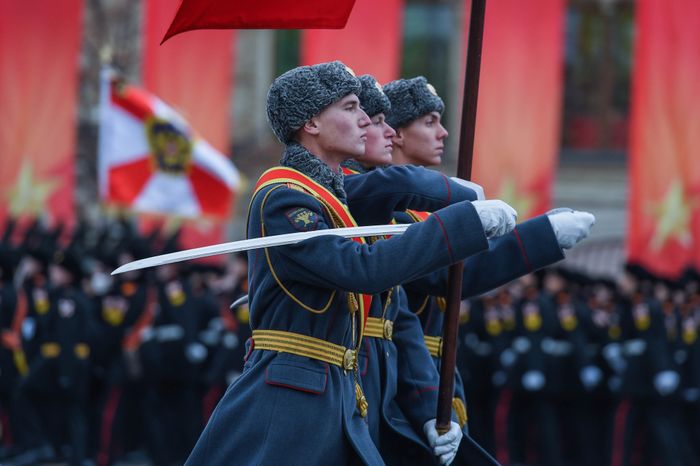 Торжественный марш в честь парада 1941 года на Красной площади в Москве