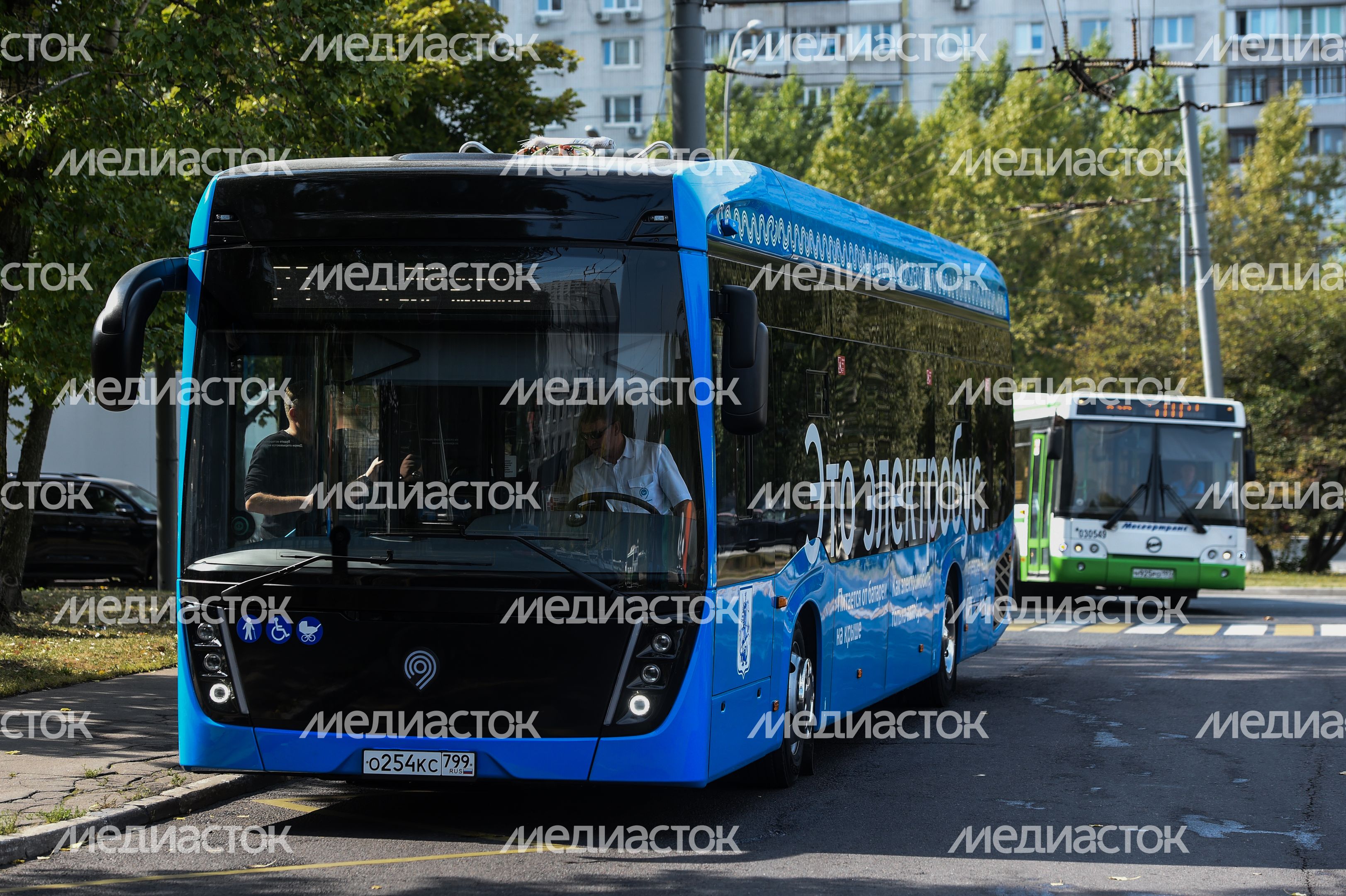 Первый электробус вышел на маршрут в Москве