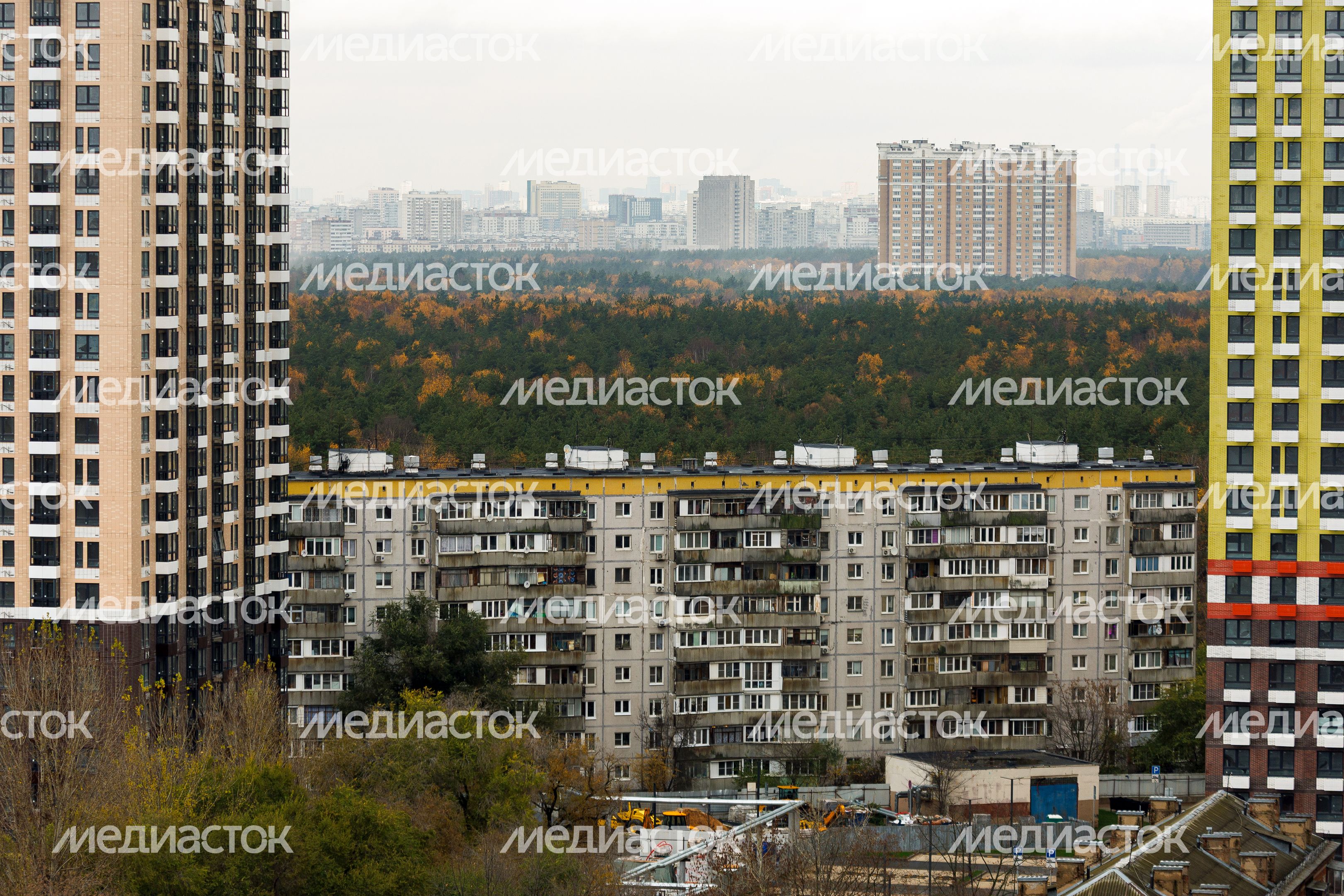 Вид сверху на город Котельники осенью