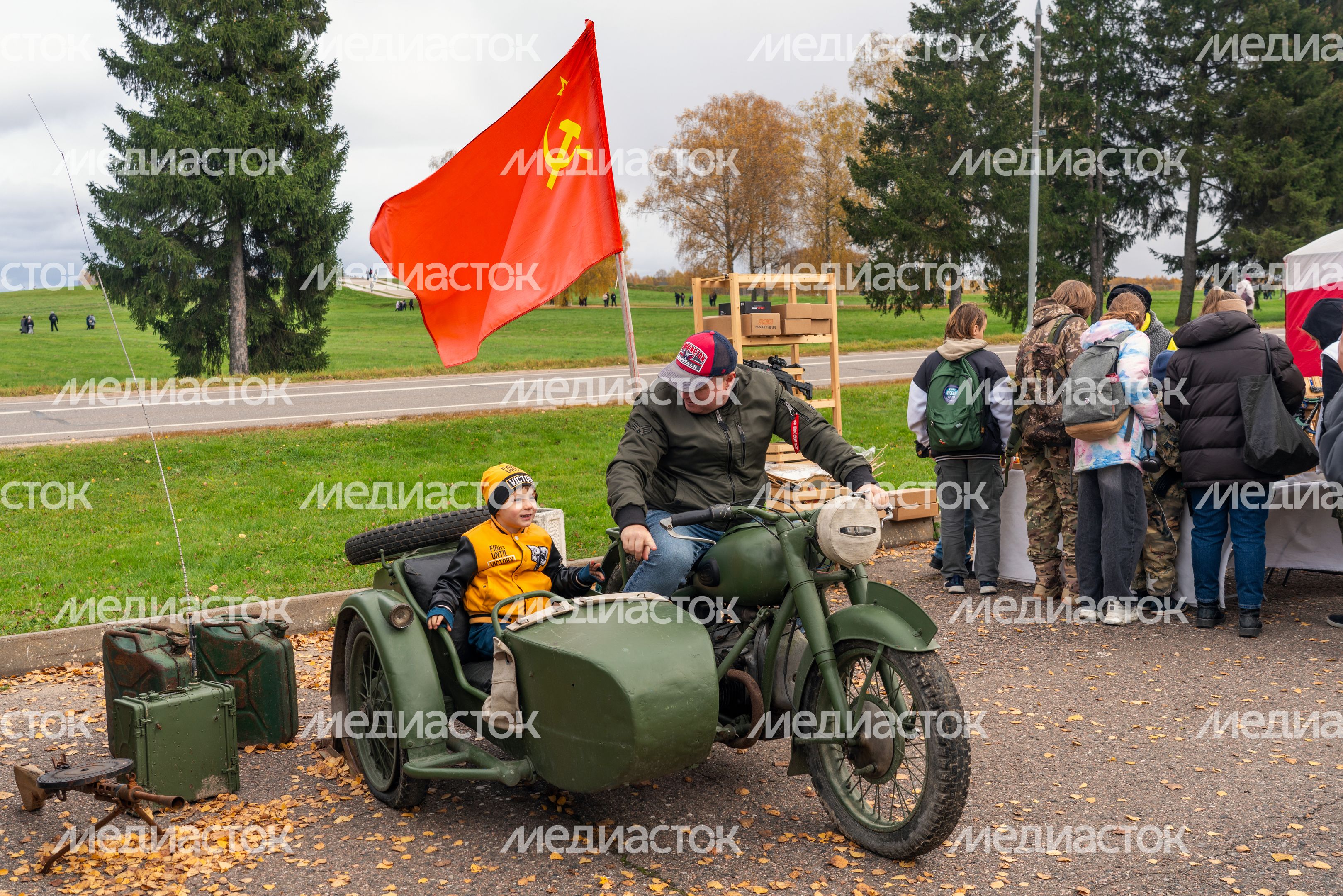 Мотоцикл на выставке военно-исторического фестиваля «Москва за нами. 1941 год» на Бородинском поле