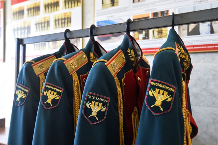 Подготовка военнослужащих отдельного комендантского Преображенского полка к военному параду на Красной площади