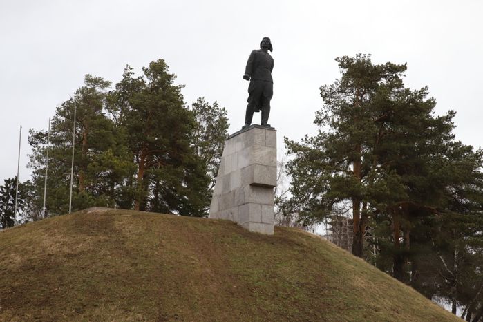Памятник ночному тарану Талалихина